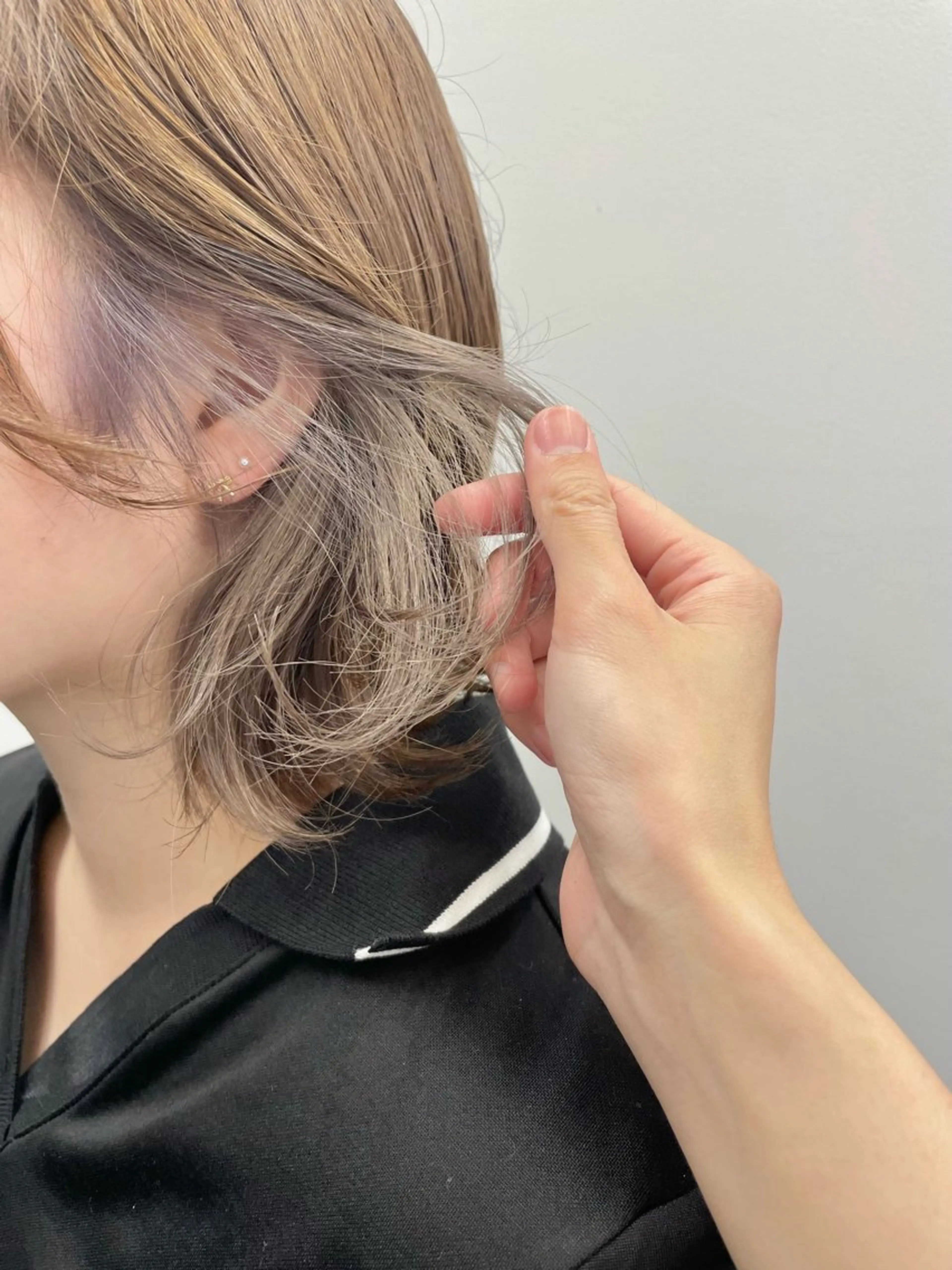 カラー ブリーチ イヤリングカラー グレージュ ダブルカラー🦖 /髪質改善⚡️しおりのヘアスタイル