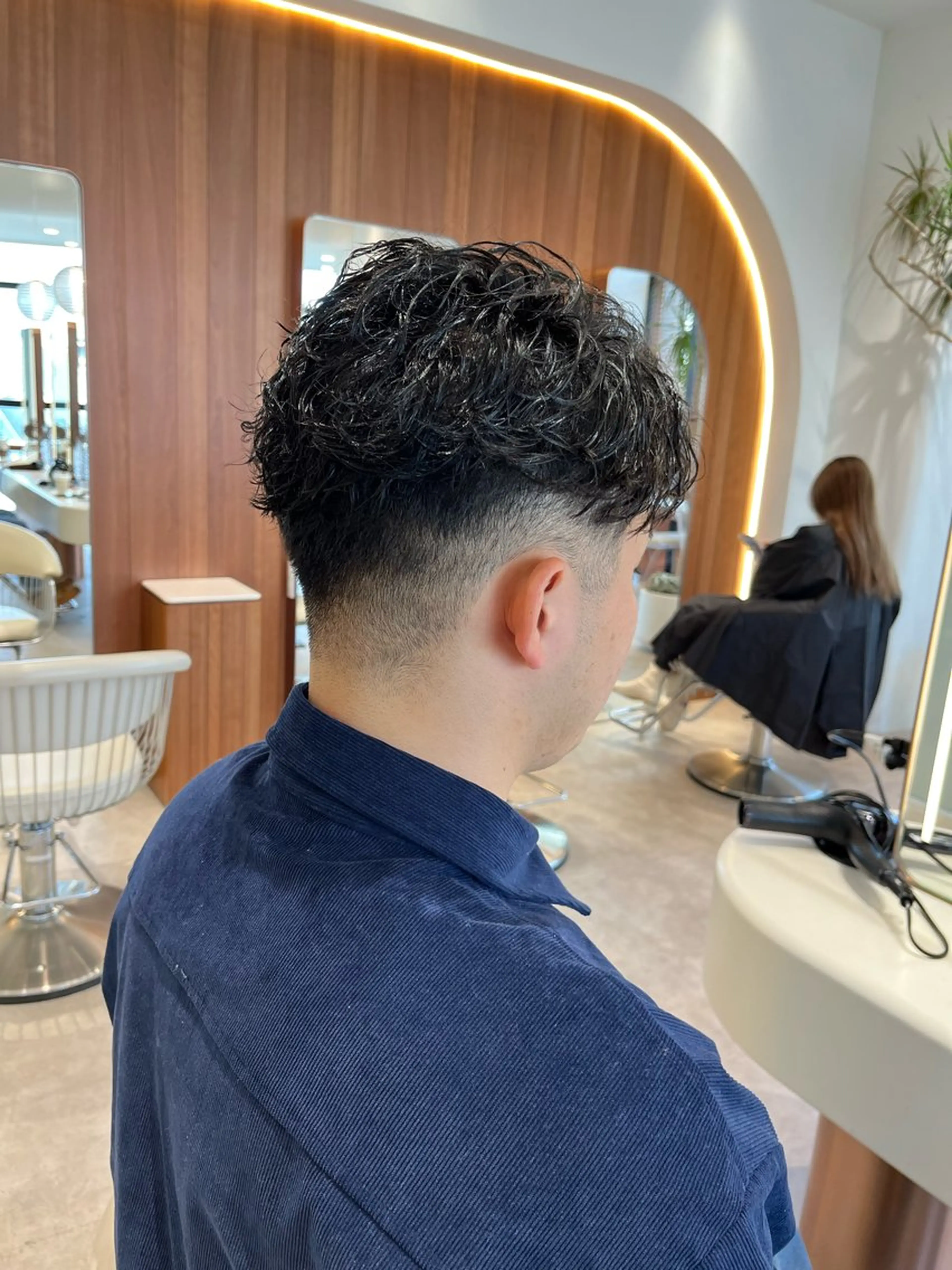 ショート soen所属・⚡メンズパーマフ ェードカットTomyのヘアスタイル