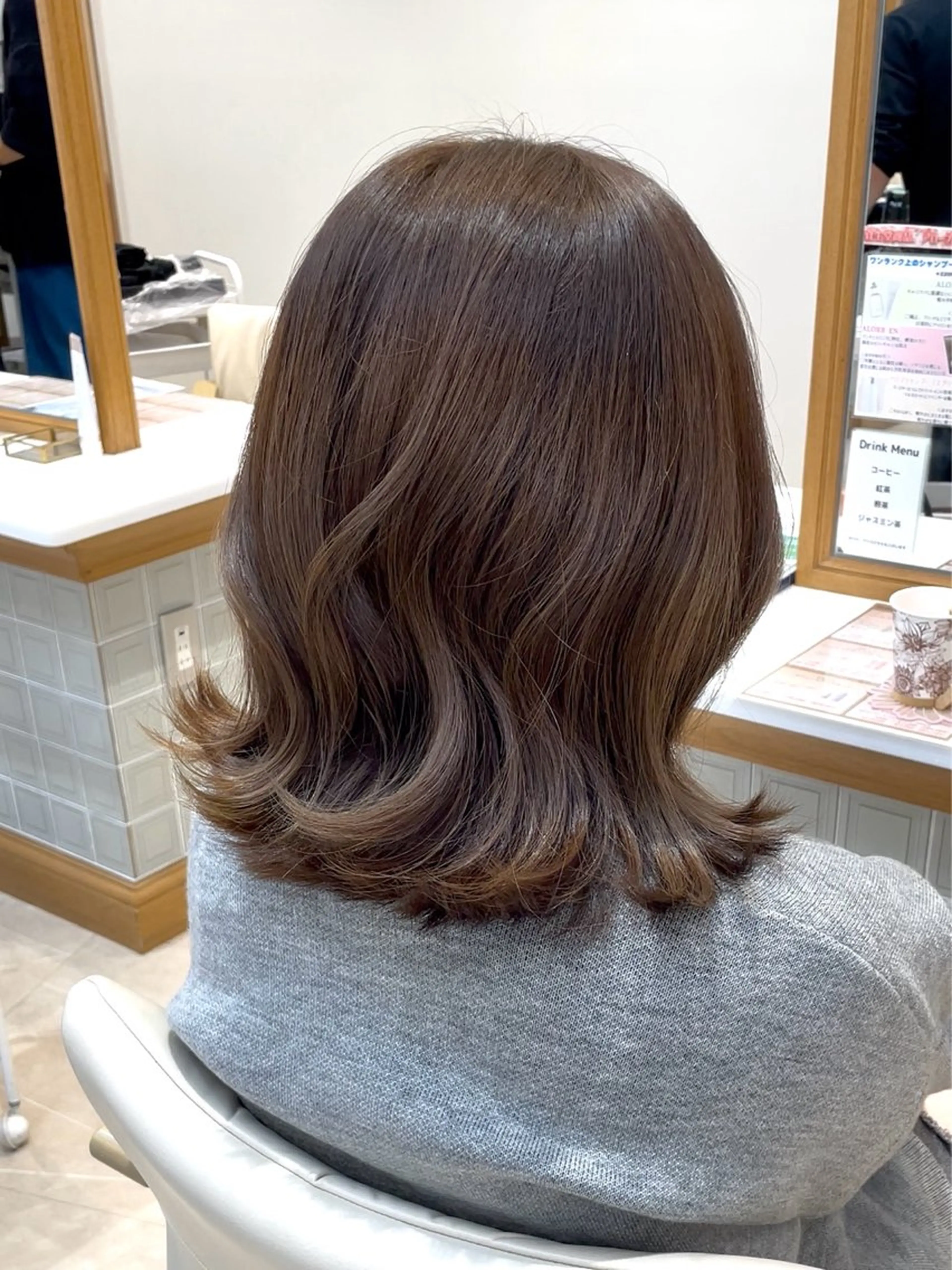 ミディアム カラー ベージュカラー ミルクティーベージュ カット ヘアカラー トリートメント ヘッドスパ／透明感 カラー伊藤 千尋のヘアスタイル