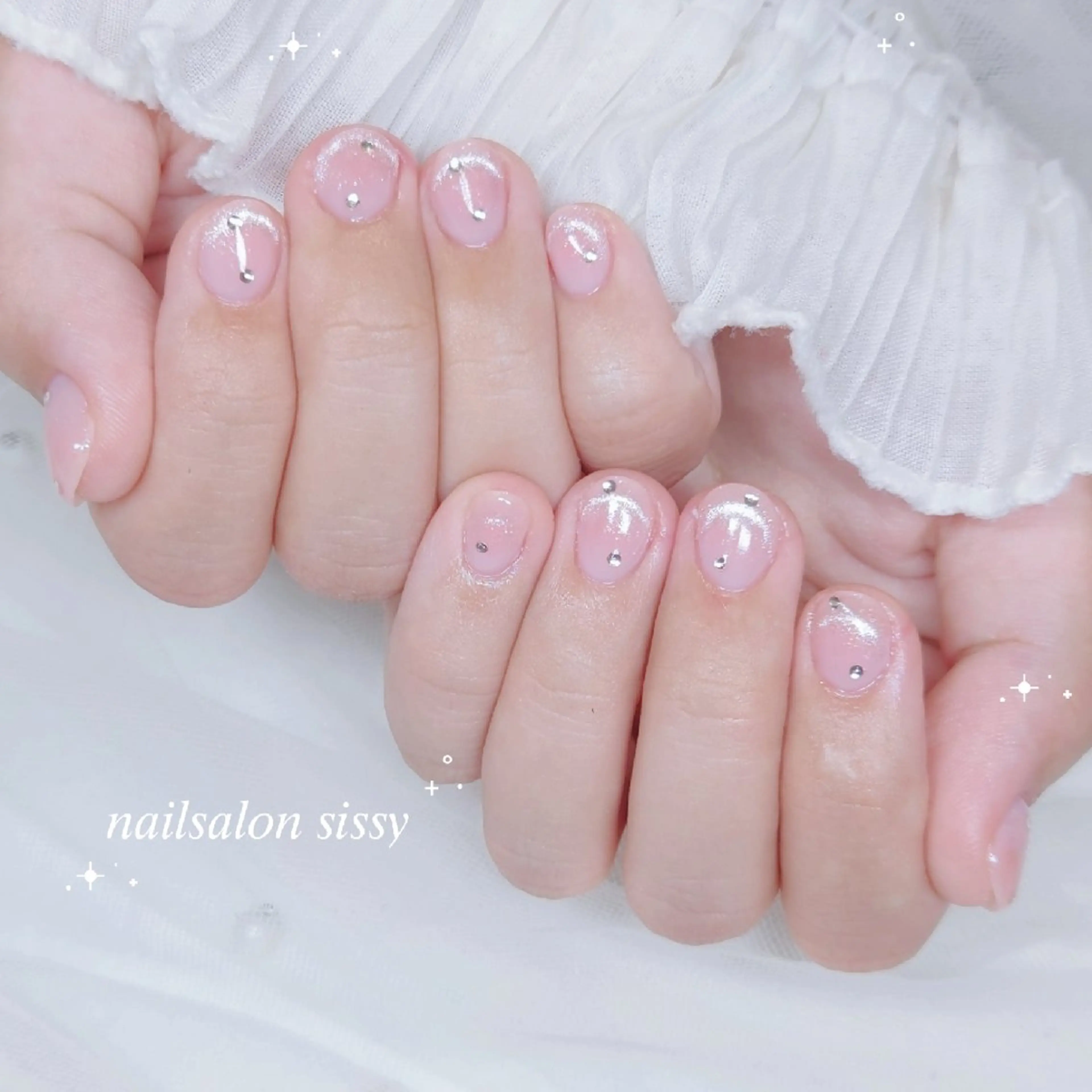 ネイル キラキラネイル オフィスネイル ワンホンネイル ハンドネイル nailsalon sissy所属・sissy hatsuneのネイルデザイン