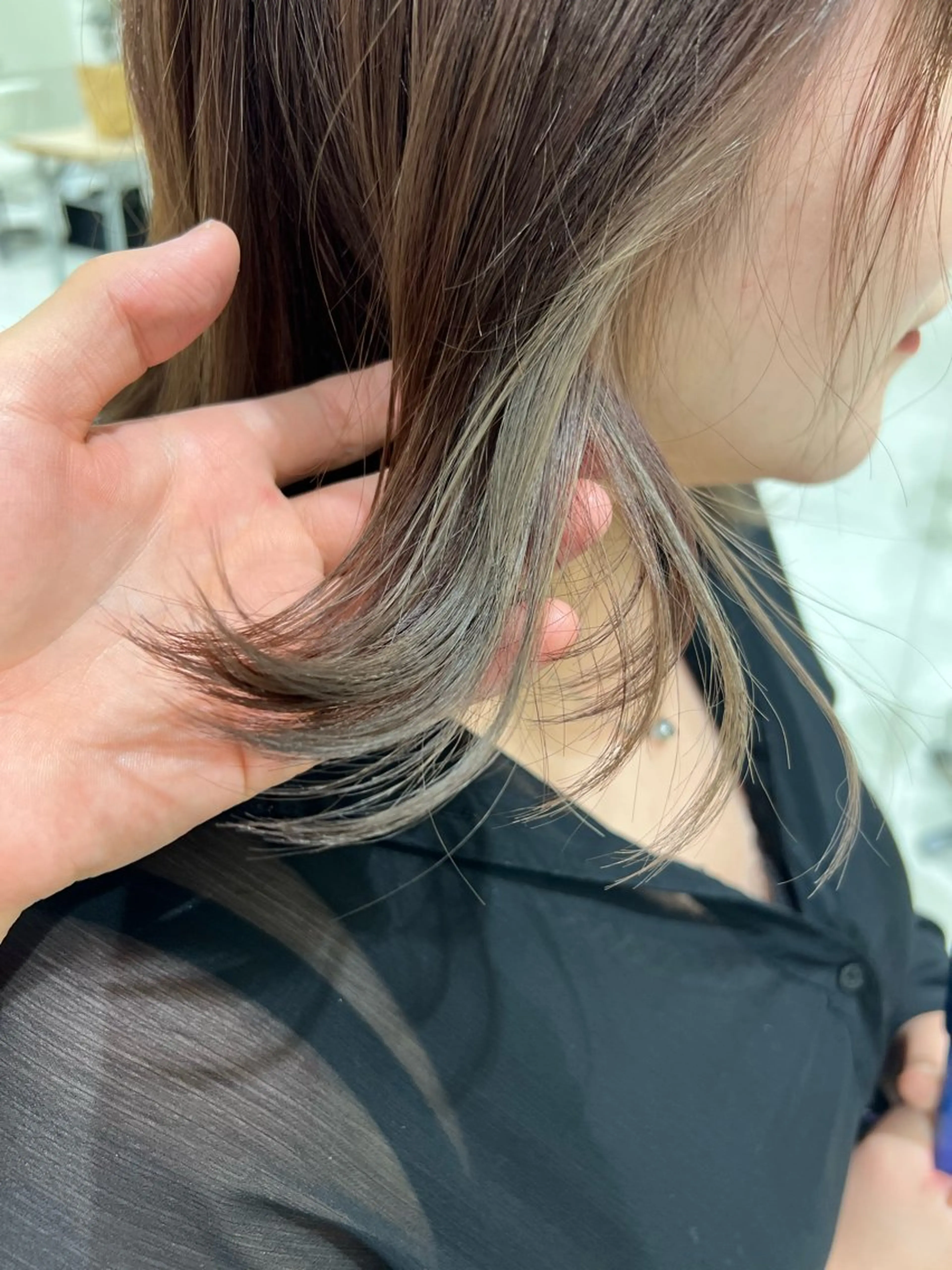 カット＋インナーブリーチ＋インナーカラー＋トリートメント（インナー部分のカラーのみになります）の写真