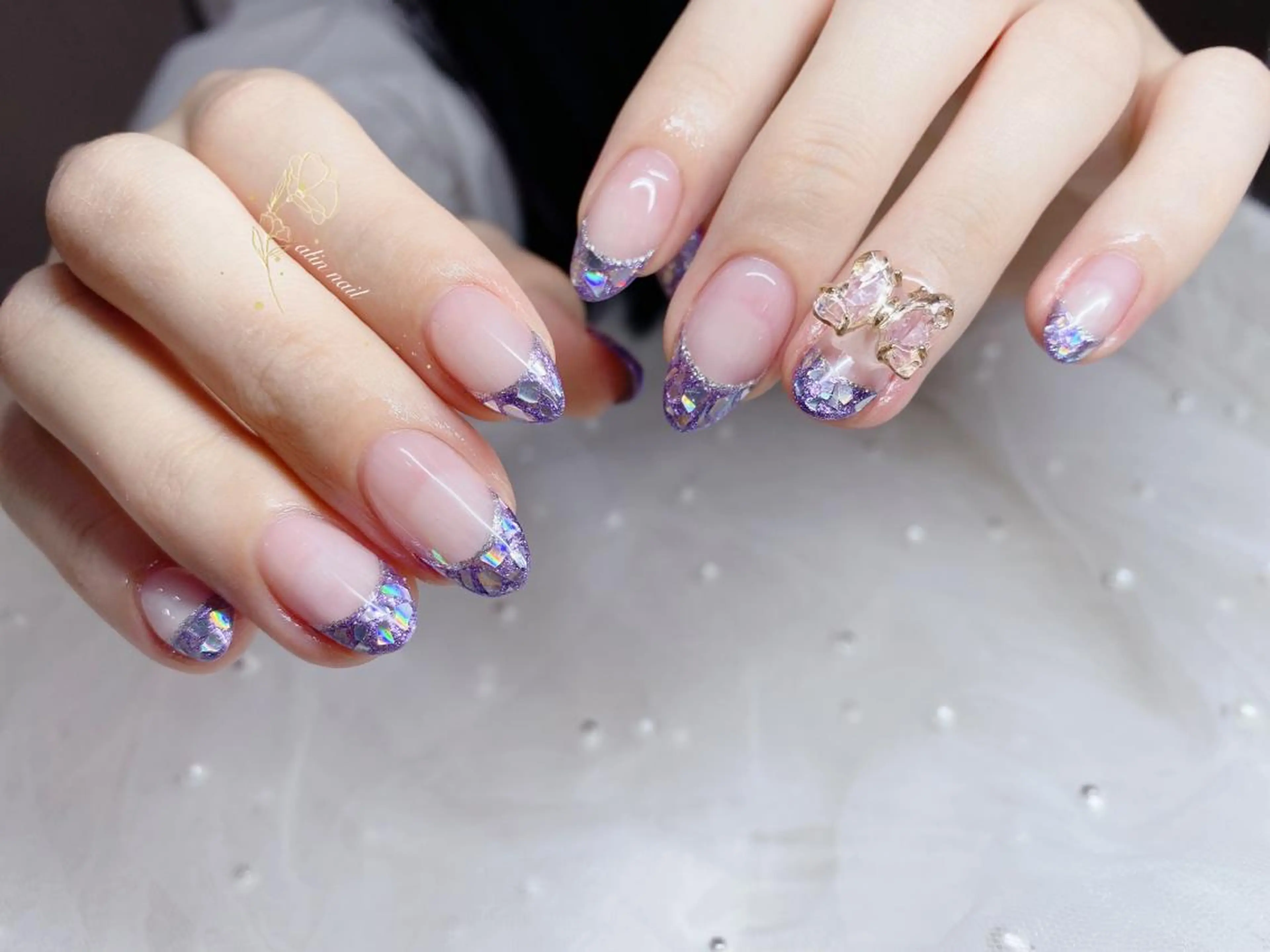 ネイル フレンチネイル ガラスフレンチ ハンドネイル ハンドケア ネイルサロン 9Carats神田のネイルデザイン