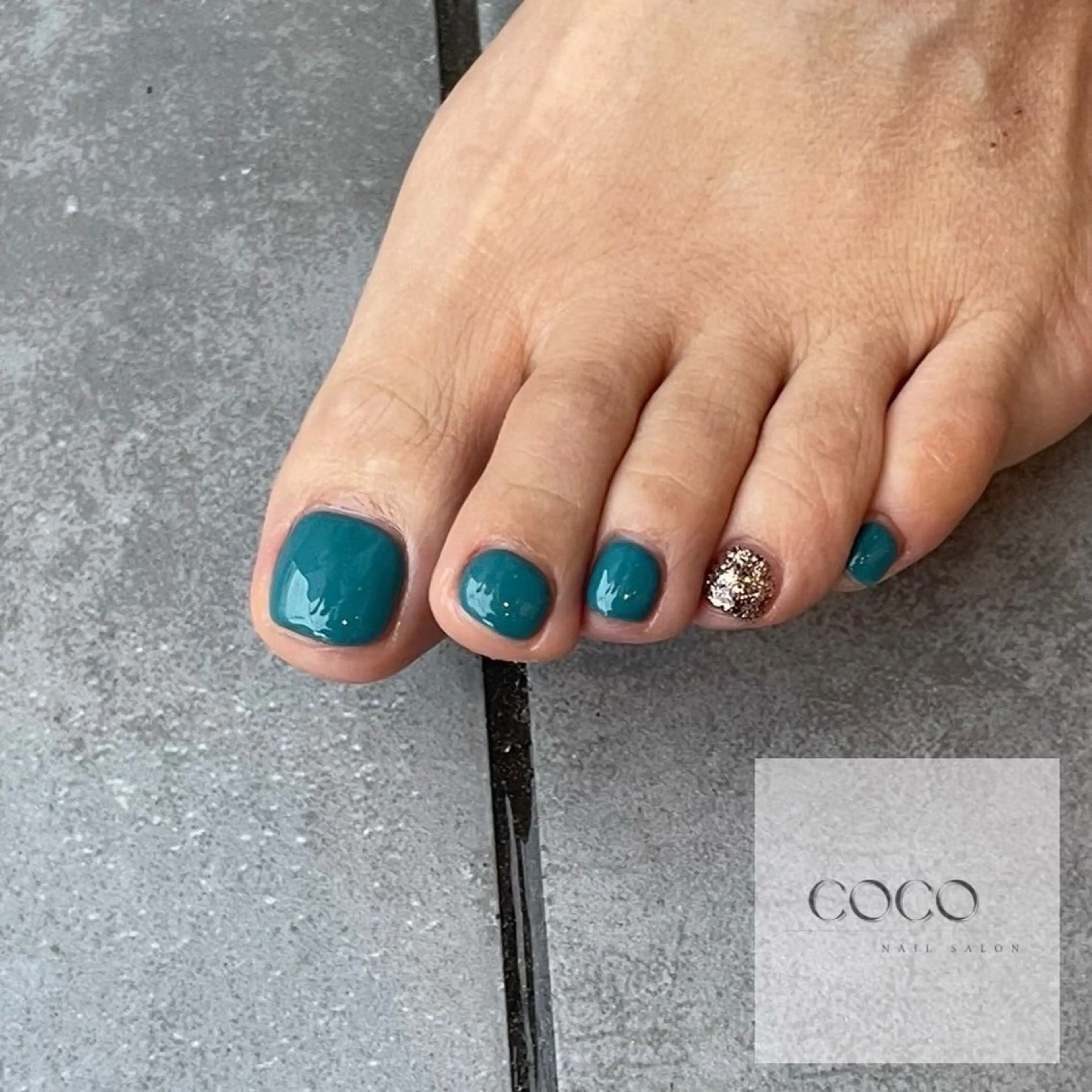 ネイル フットネイル ラメ(グリッター) ワンカラーネイル NAIL SALON / 耳ﾂﾎﾞ HBLの眉毛・アイブロウイメージ