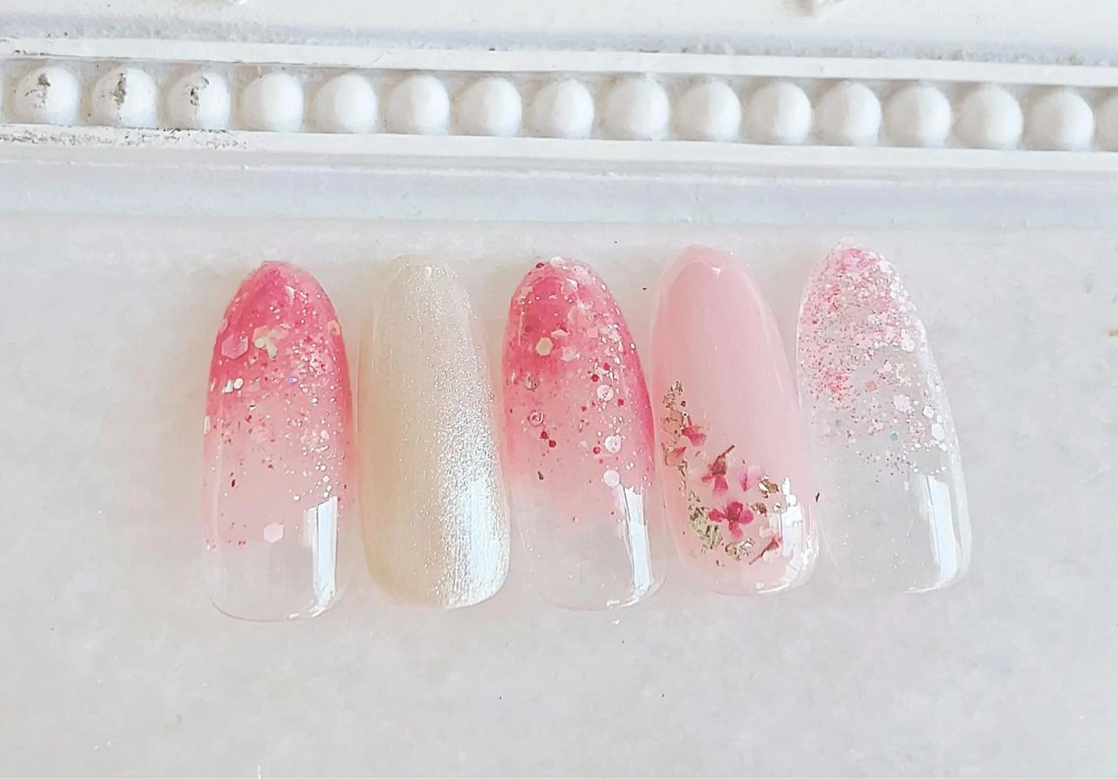 ネイル ジェルネイル キラキラネイル パラジェル 春ネイル ハンドネイル Satomi  のネイルデザイン