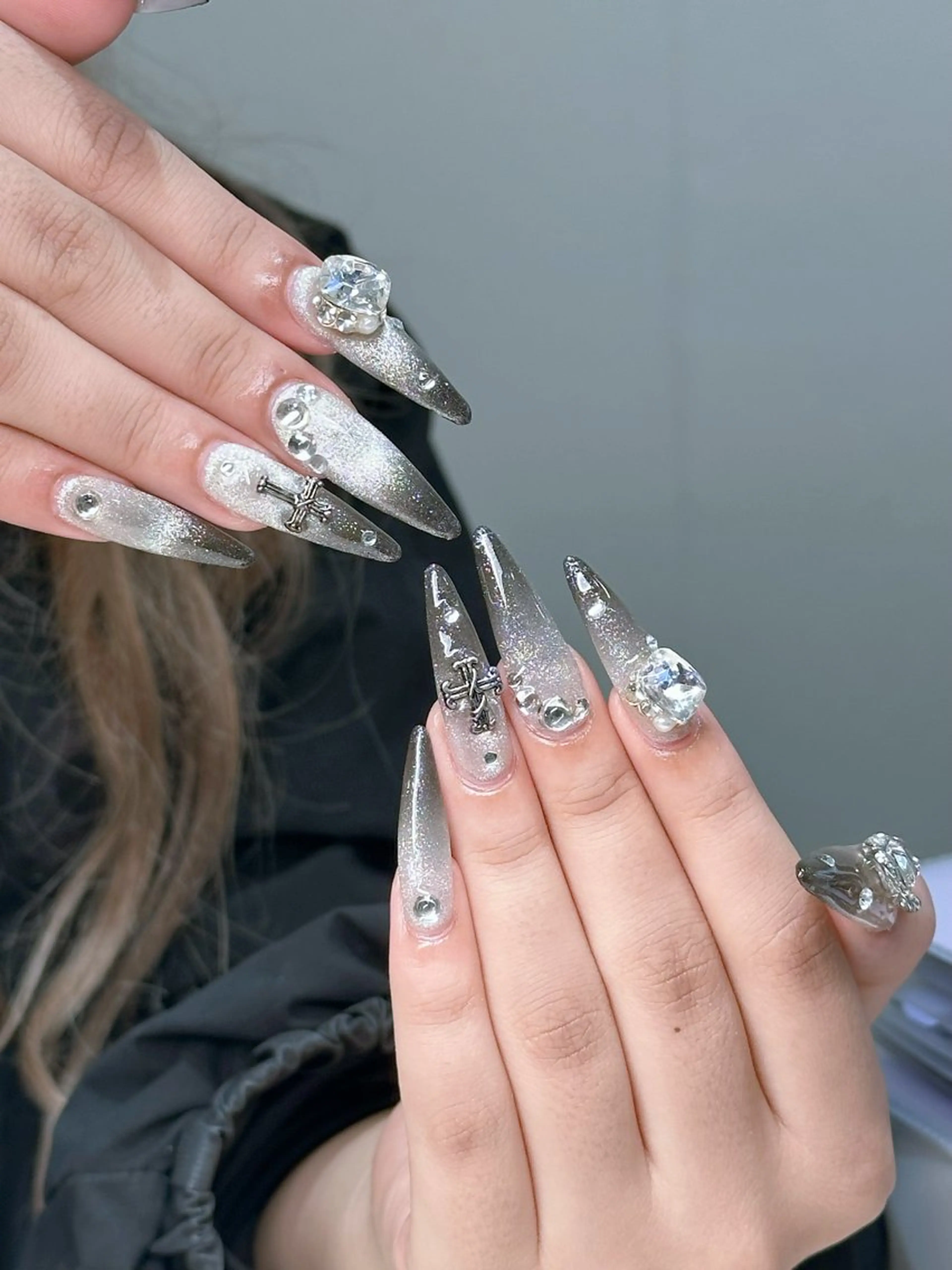 ネイル オーロラネイル ブルー チークネイル 長さ出し フットネイル ハンドネイル Aki アキのネイルデザイン