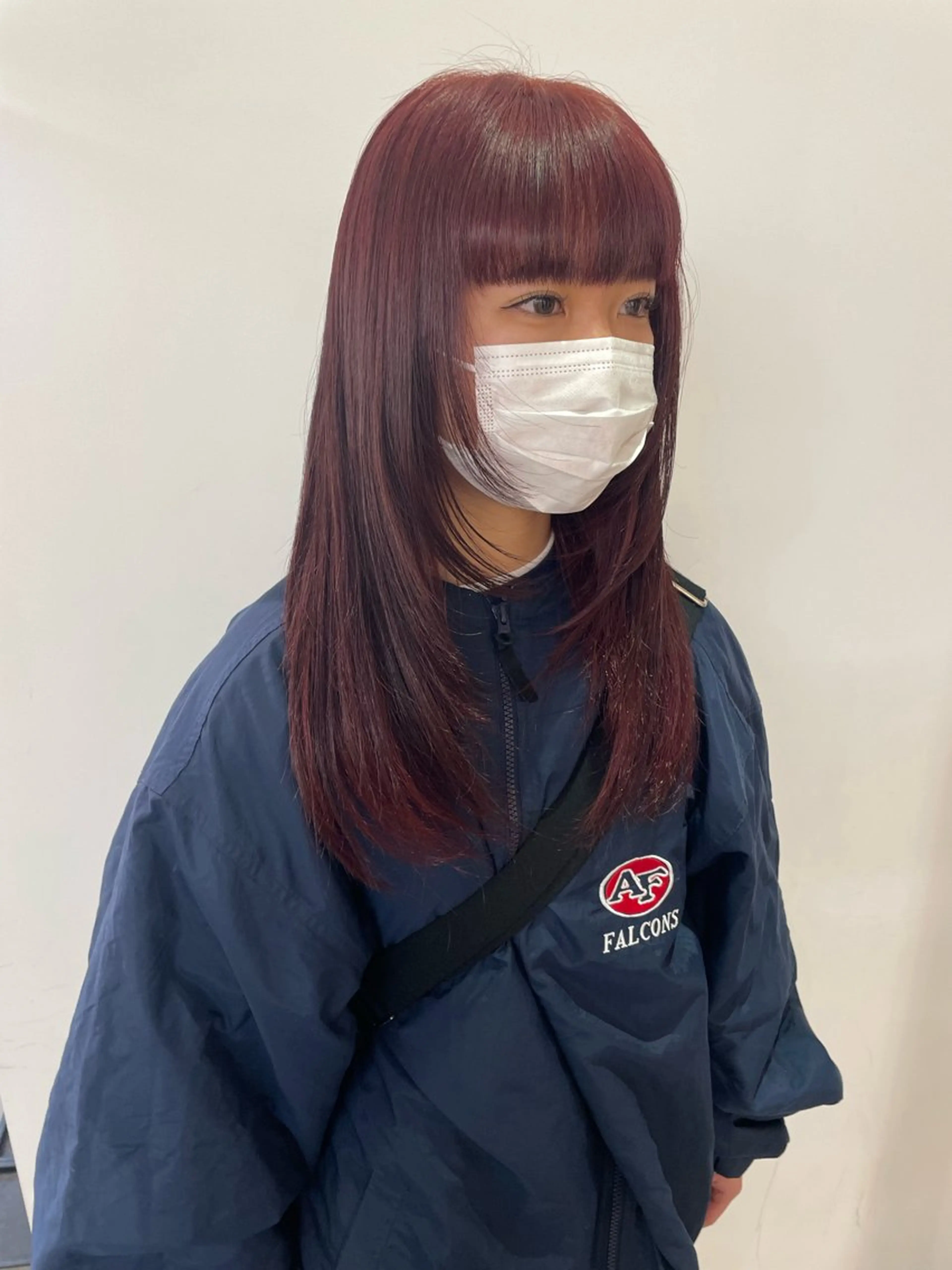 ロング カラー ボルドーカラー ブラウンカラー レッドカラー レッドブラウン ヘアカラー トリートメント MIU/ルーツカラー 顔まわりレイヤーのヘアスタイル