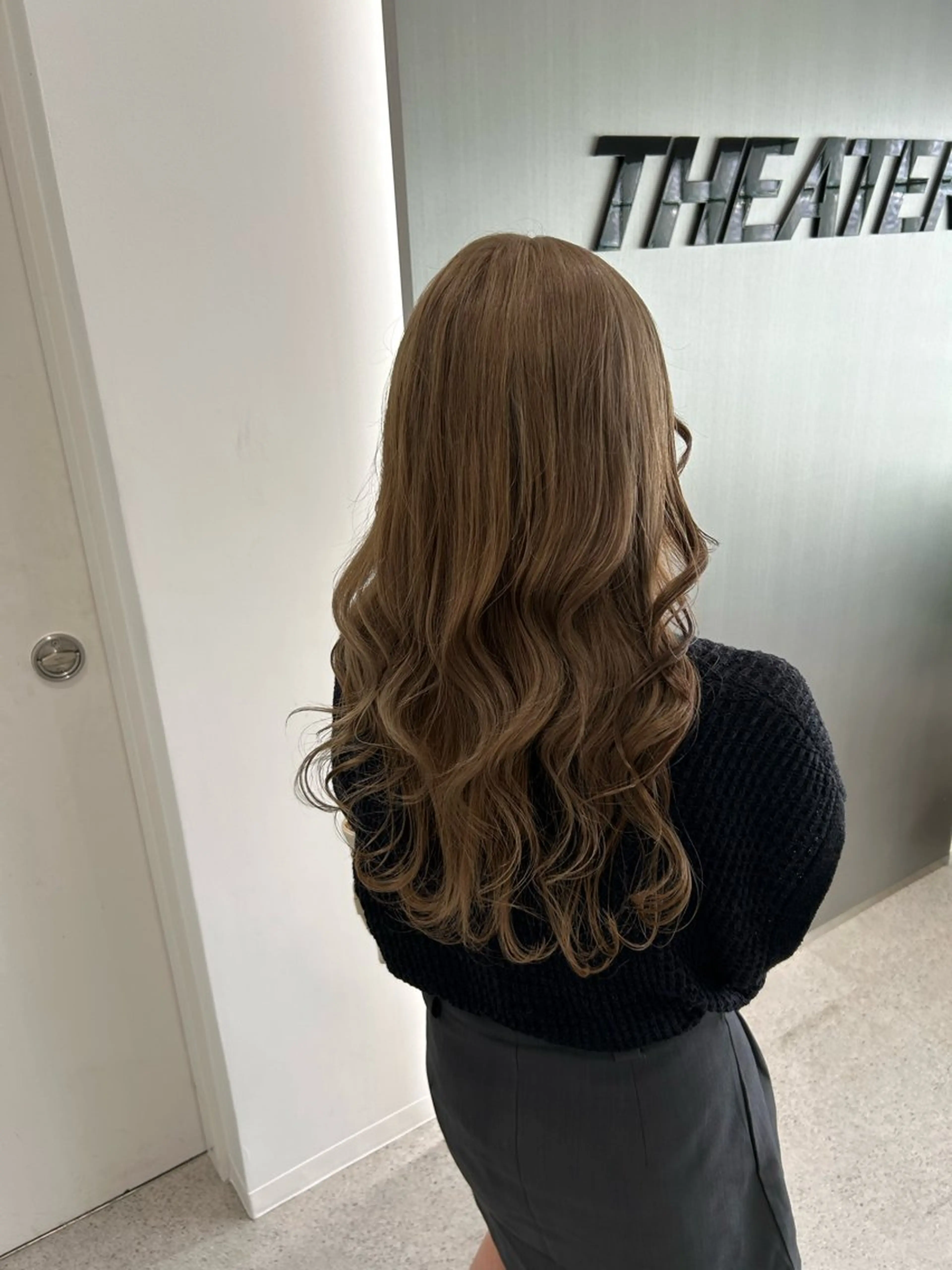 ロング メンズ ヘアカラー トリートメント 艶感ミルクティー🤍 色落ち綺麗🤍ともやのヘアスタイル