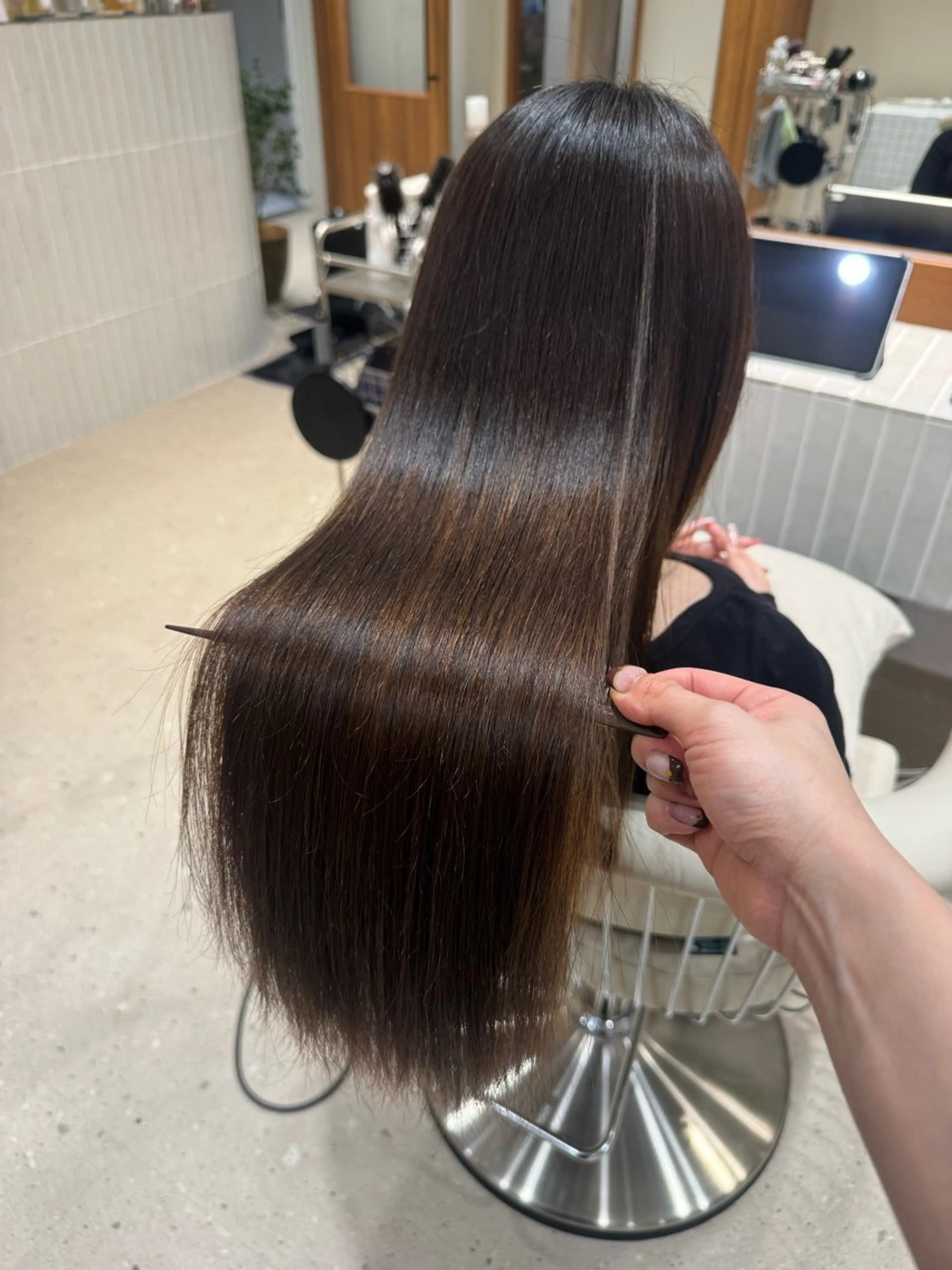 ロング 縮毛矯正 Ence 銀座所属・透明感カラー／ 縮毛矯正／まりなのヘアスタイル