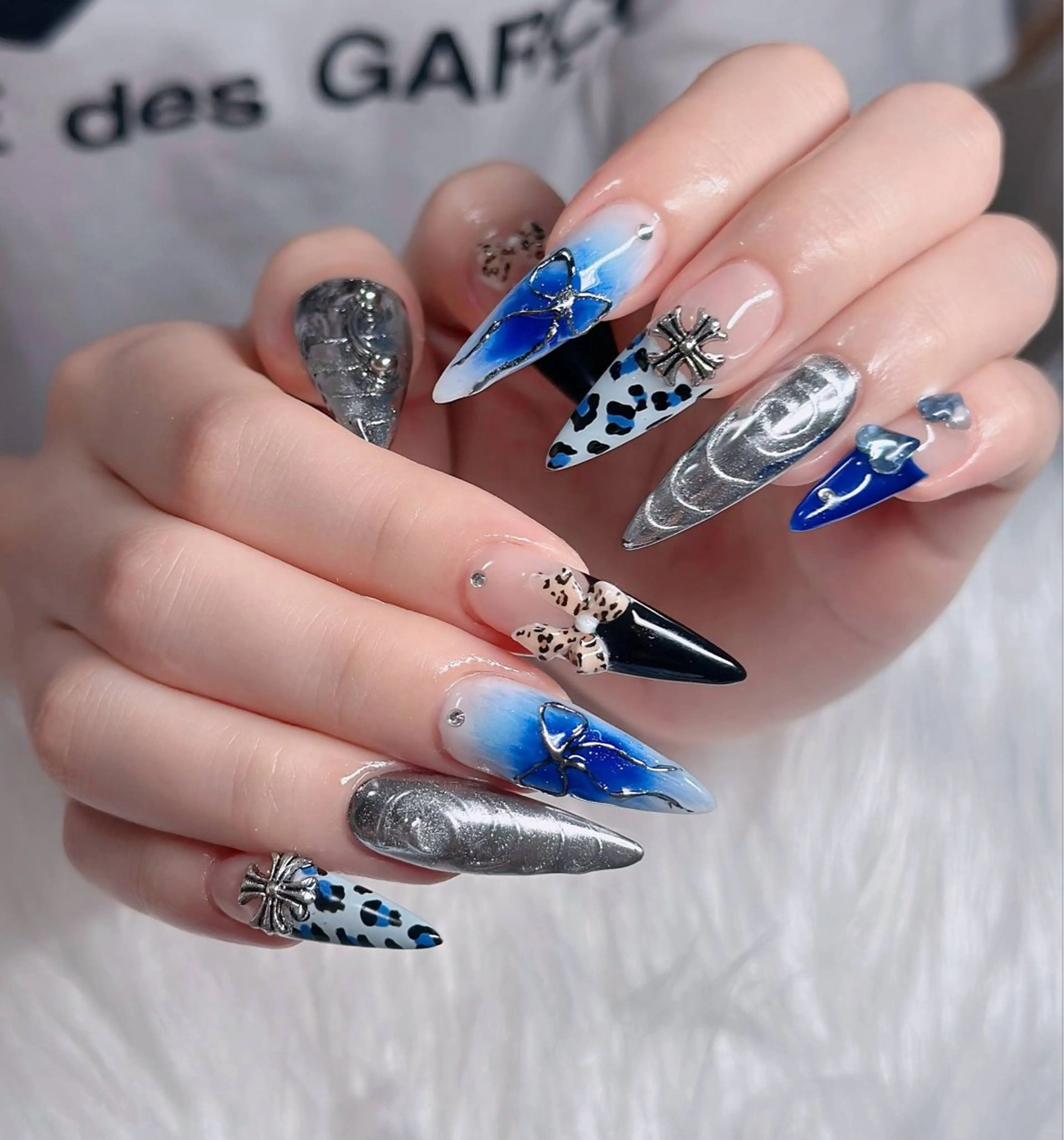 ネイル オーロラネイル フレンチネイル ジェルネイル ハロウィン キラキラネイル H.baby Nail Salonのネイルデザイン