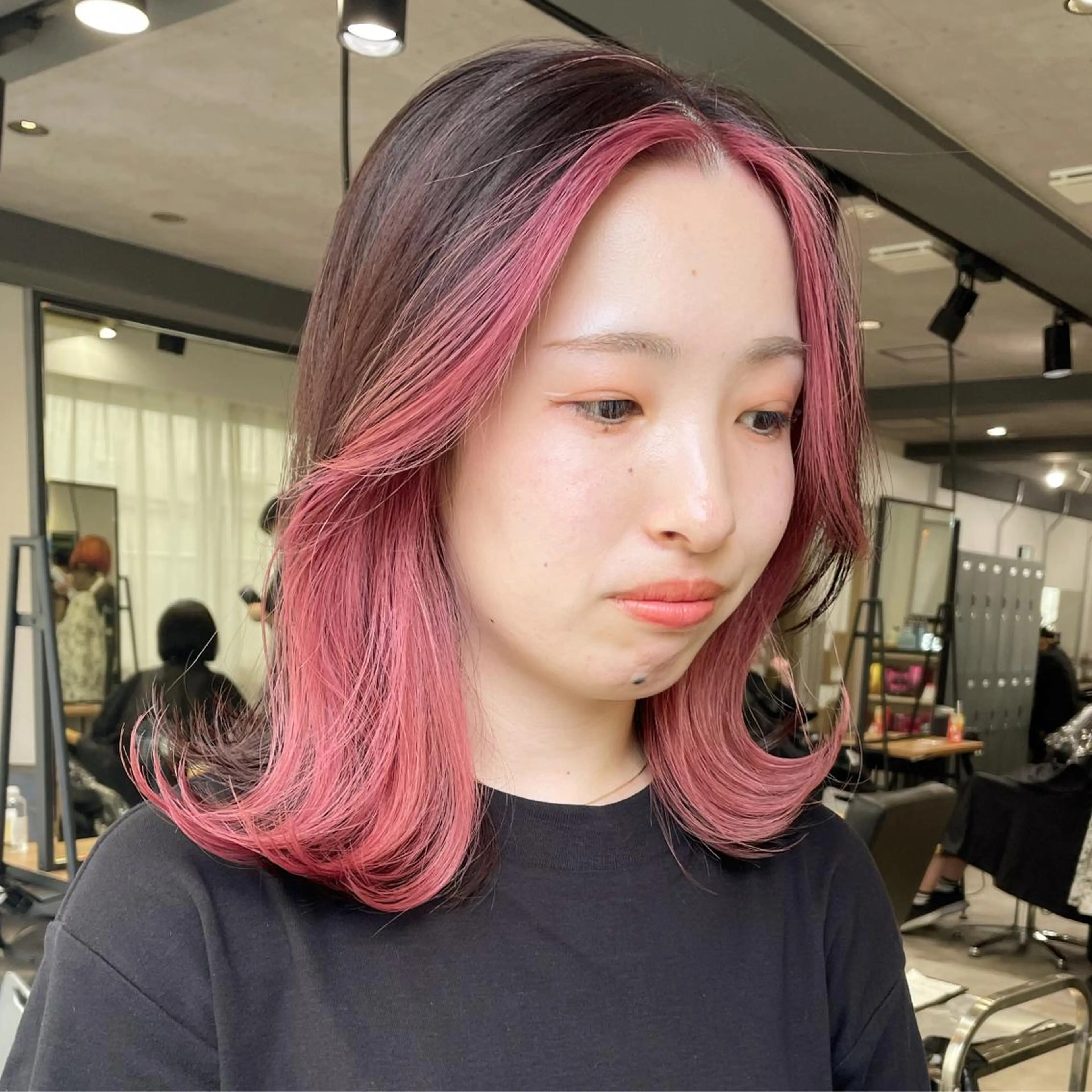 ミディアム 切りっぱなしボブイヤ リングカラー清水隆央のヘアスタイル