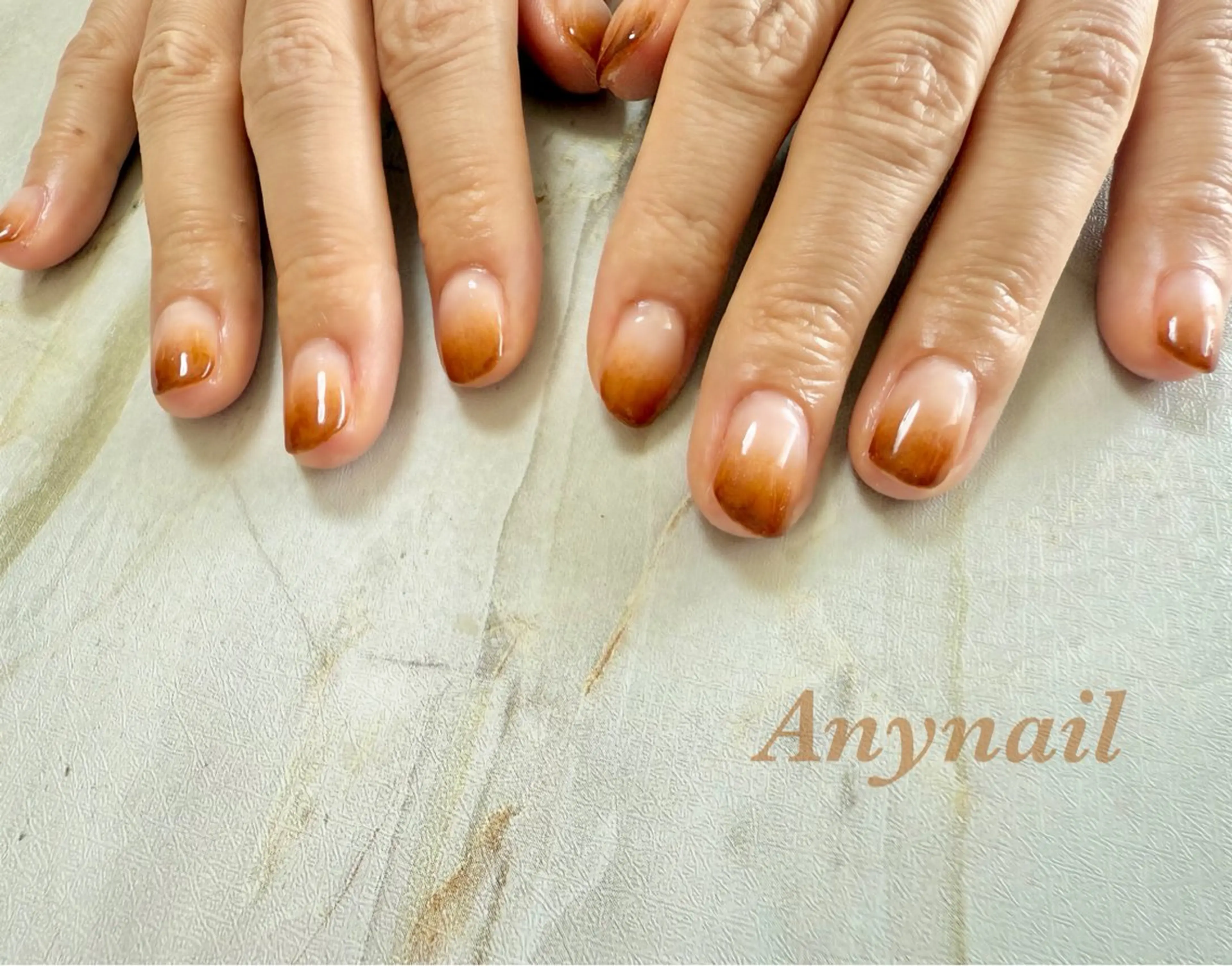 ネイル べっ甲ネイル ブルー ブラウン グラデーション オフィスネイル ハンドネイル 岩澤 恵子のネイルデザイン