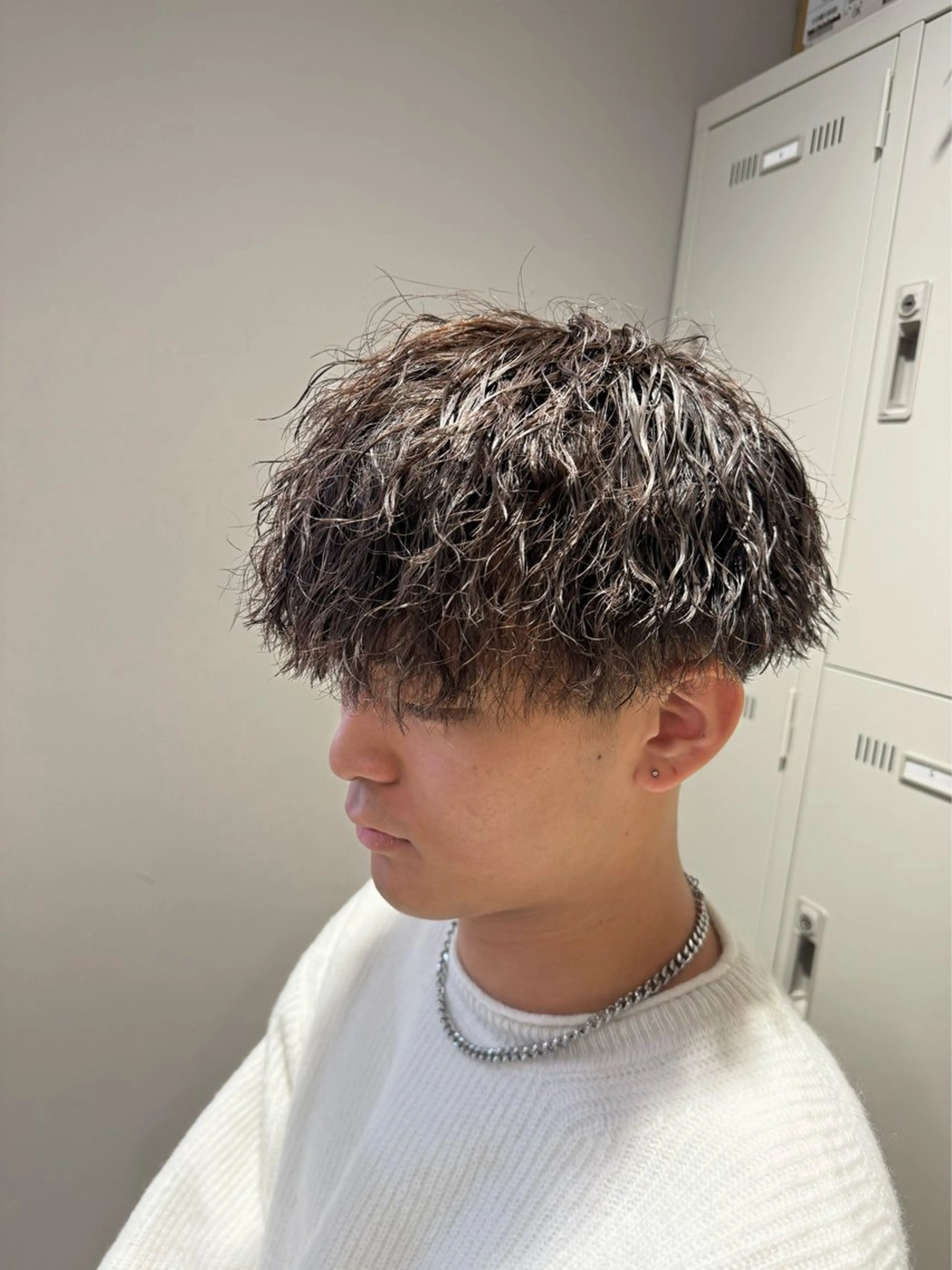 ショート パーマ ヘアアレンジ メンズ メンズパーマ 顔まわりカット の達人のヘアスタイル