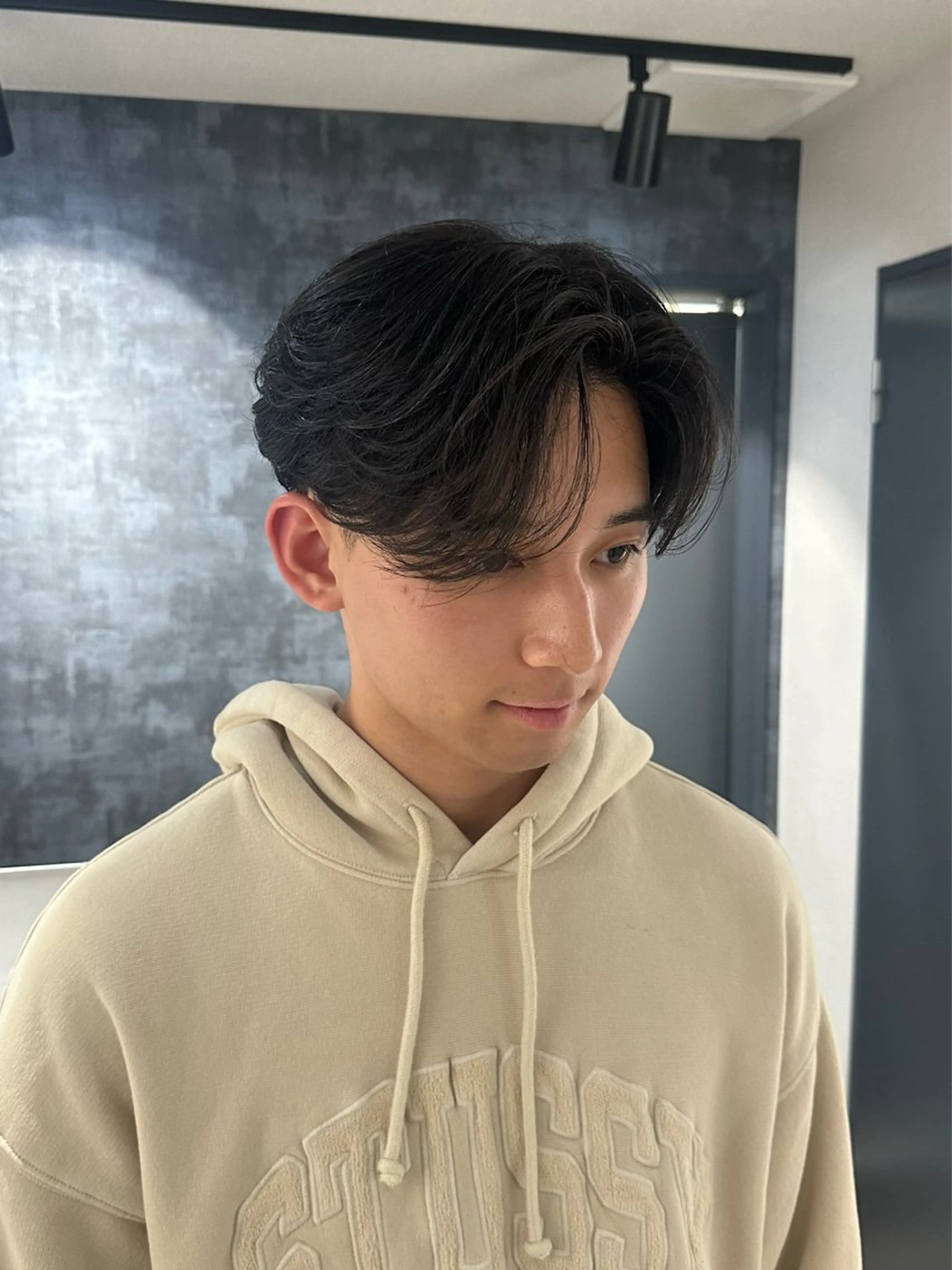 ミディアム パーマ メンズ センターパート SALOWIN 原宿 iori所属・🌟原宿指名No.1 センターパート⭐️のヘアスタイル