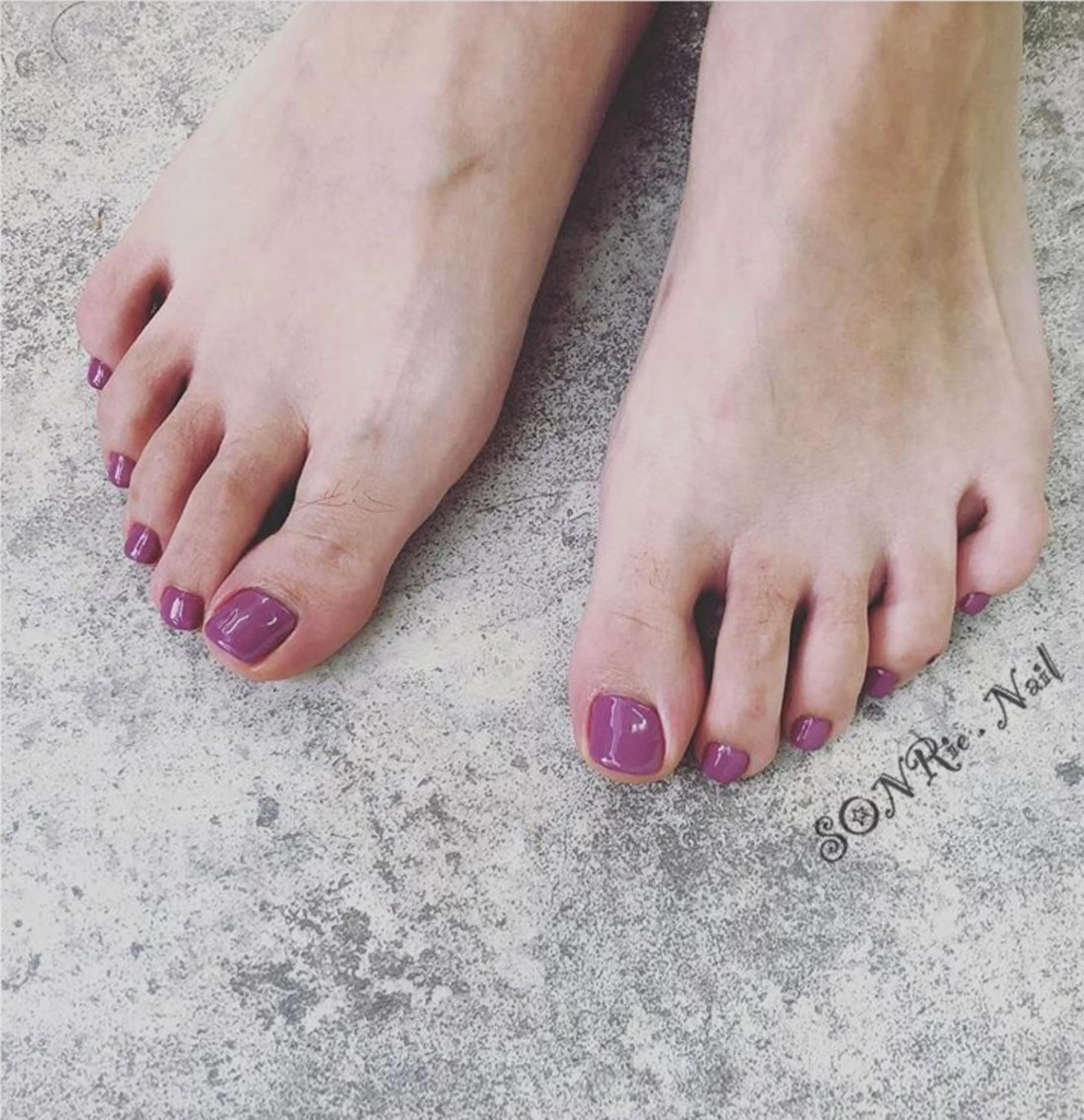 セミロング ネイル パープルカラー アートネイル ブルー フットネイル ジェルネイル 美容室 ソンリエのヘアスタイル