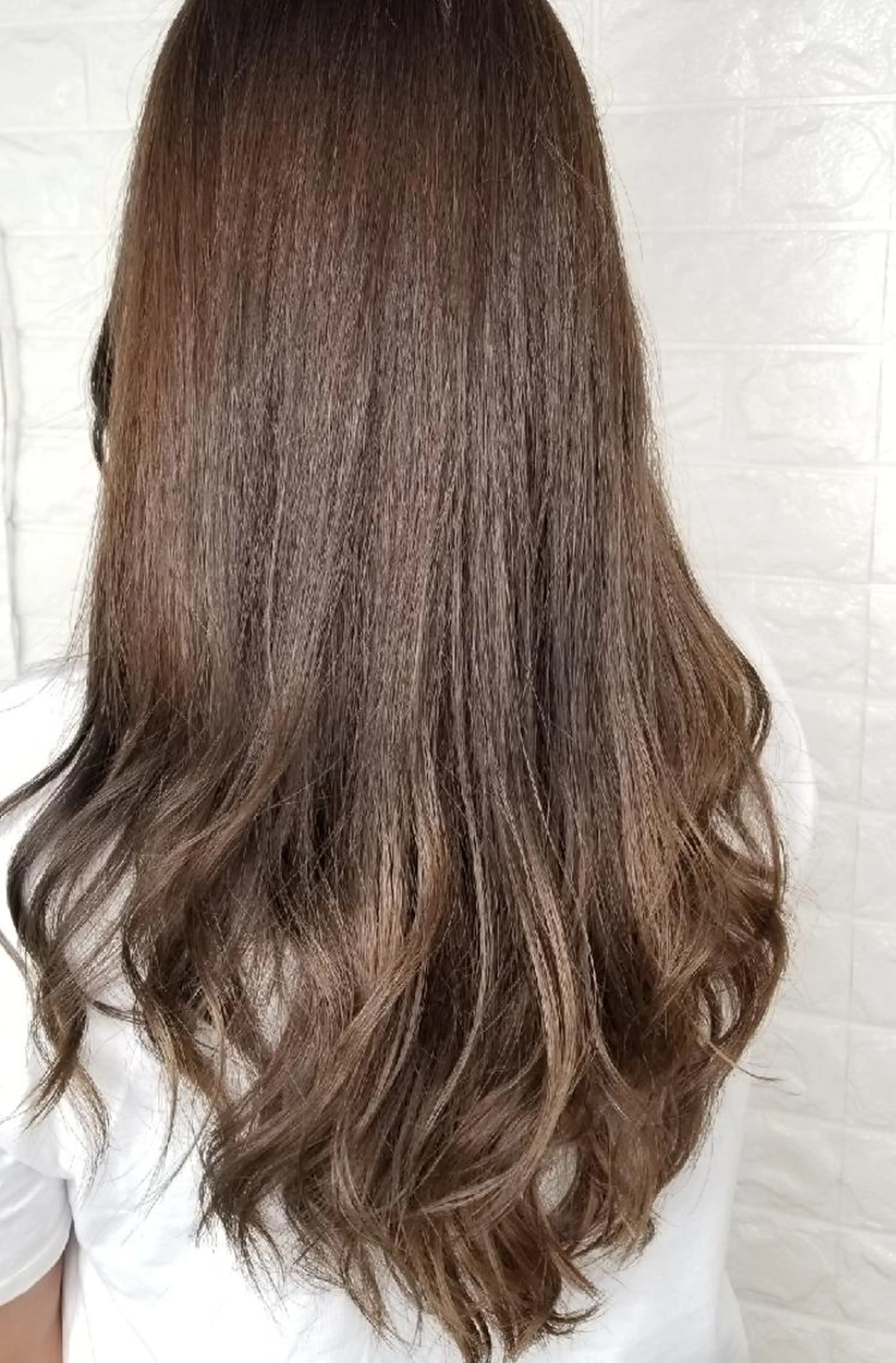 イヤリングカラー＆トリートメントの写真