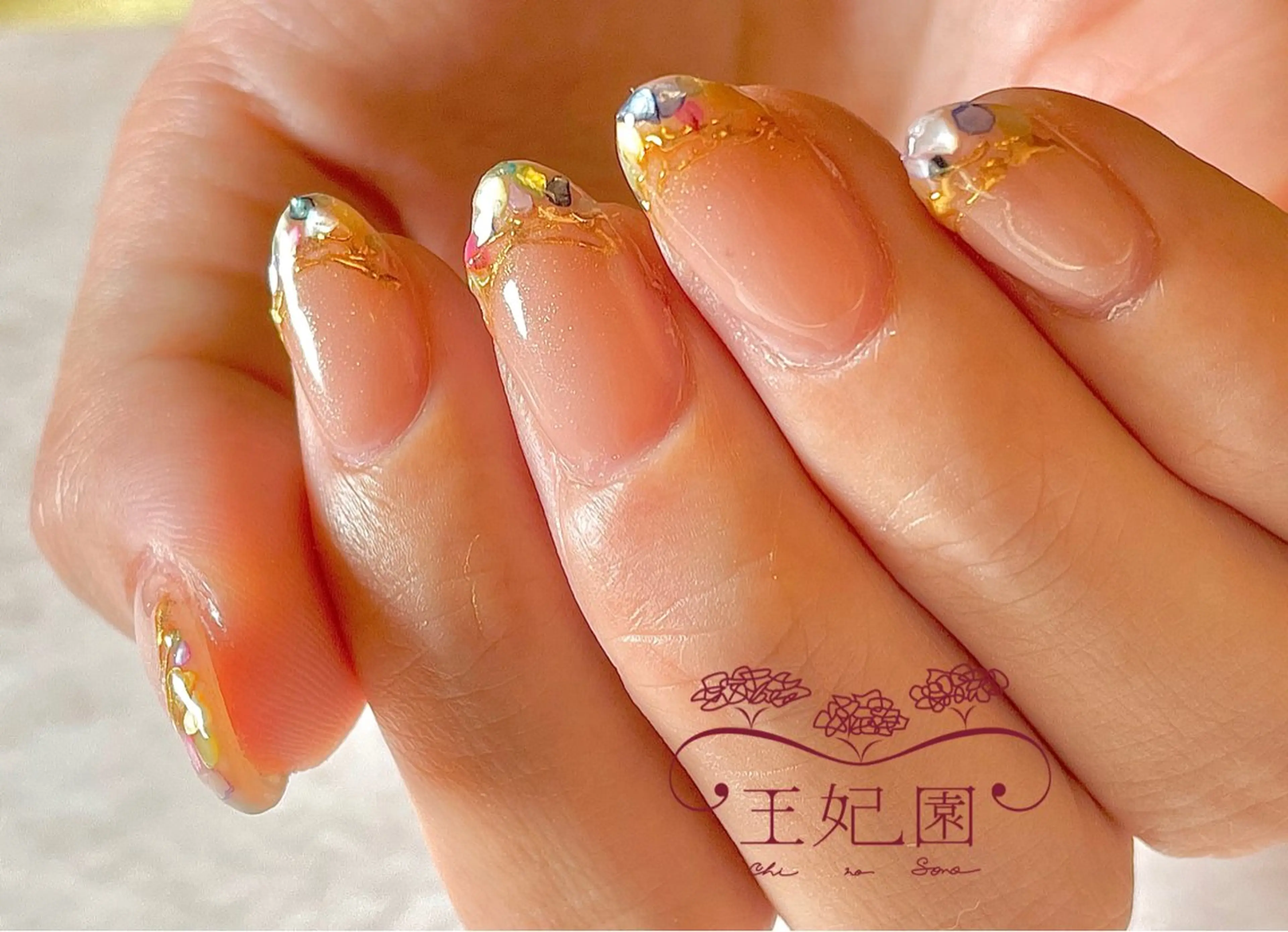 ネイル フレンチネイル ジェルネイル ミラーネイル 持ち込み ニュアンスネイル nail salon王妃の園所属・王妃の園 ohinosonoのネイルデザイン