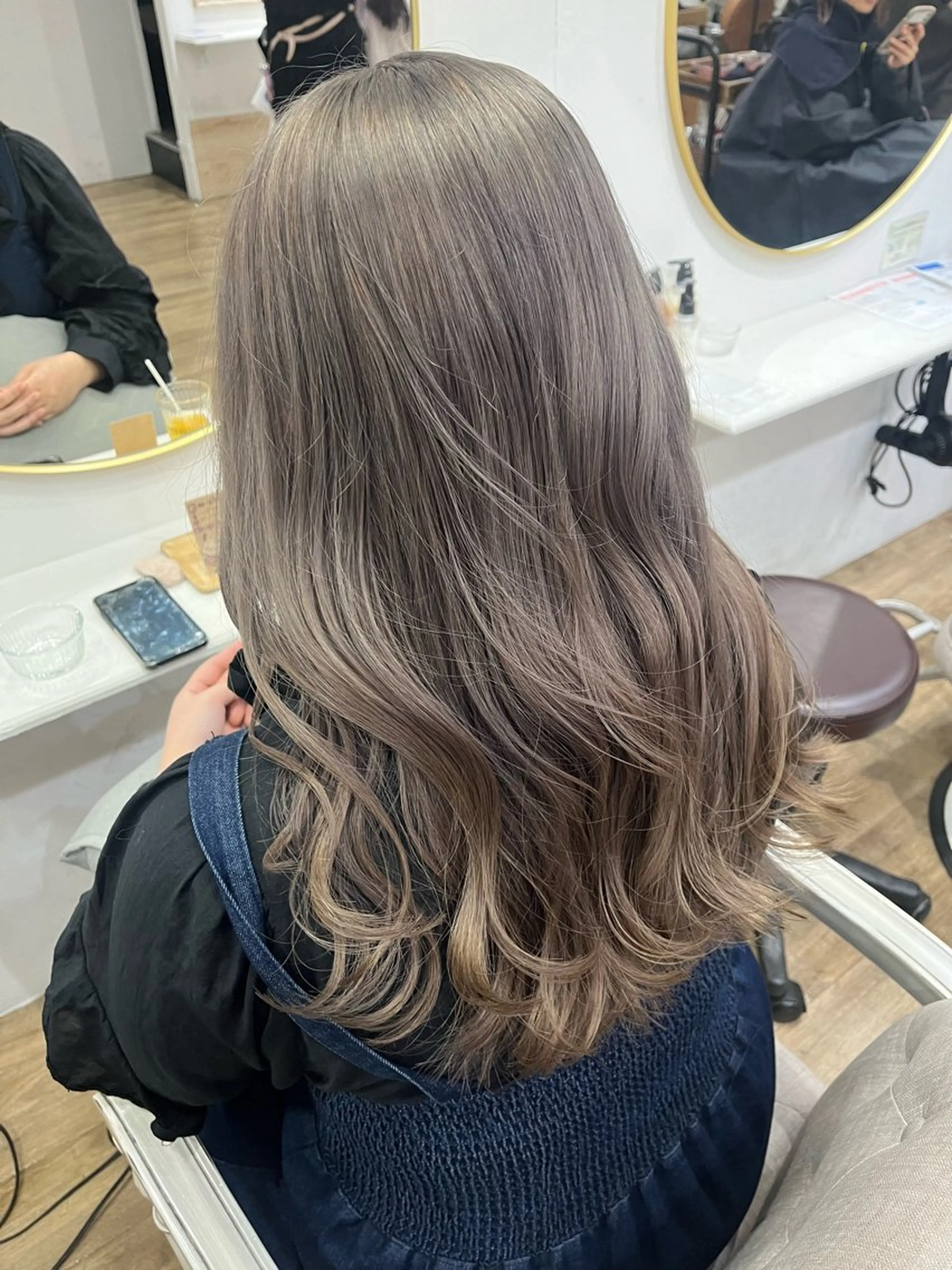 ロング カラー ベージュカラー ブリーチ ブラウンカラー ハイトーンカラー イルミナカラー カット ヘアカラー トリートメント Risa🐈‍⬛/ グレージュ/透明感のヘアスタイル