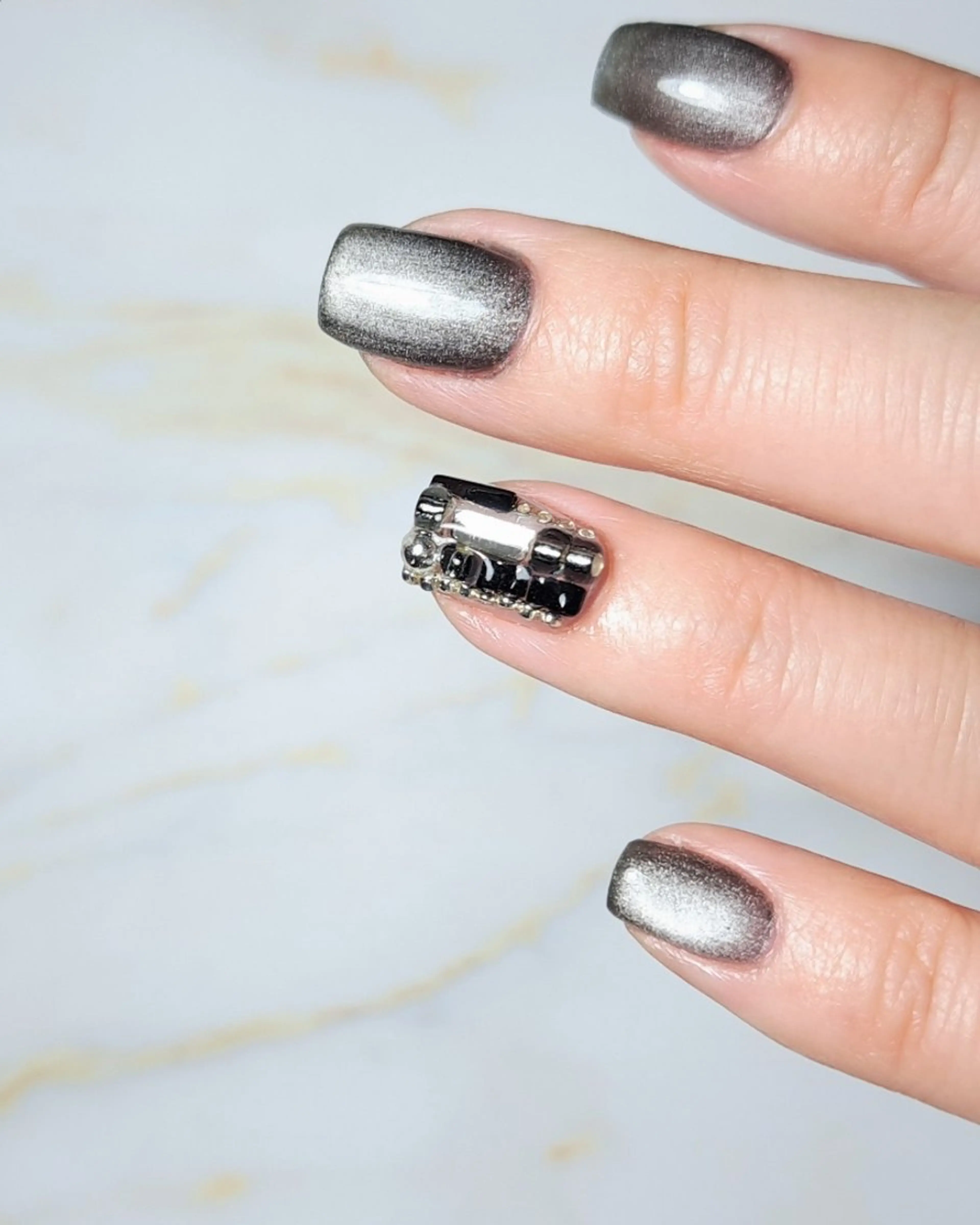 ネイル マグネットネイル B-BAUM  nailsalon のネイルデザイン