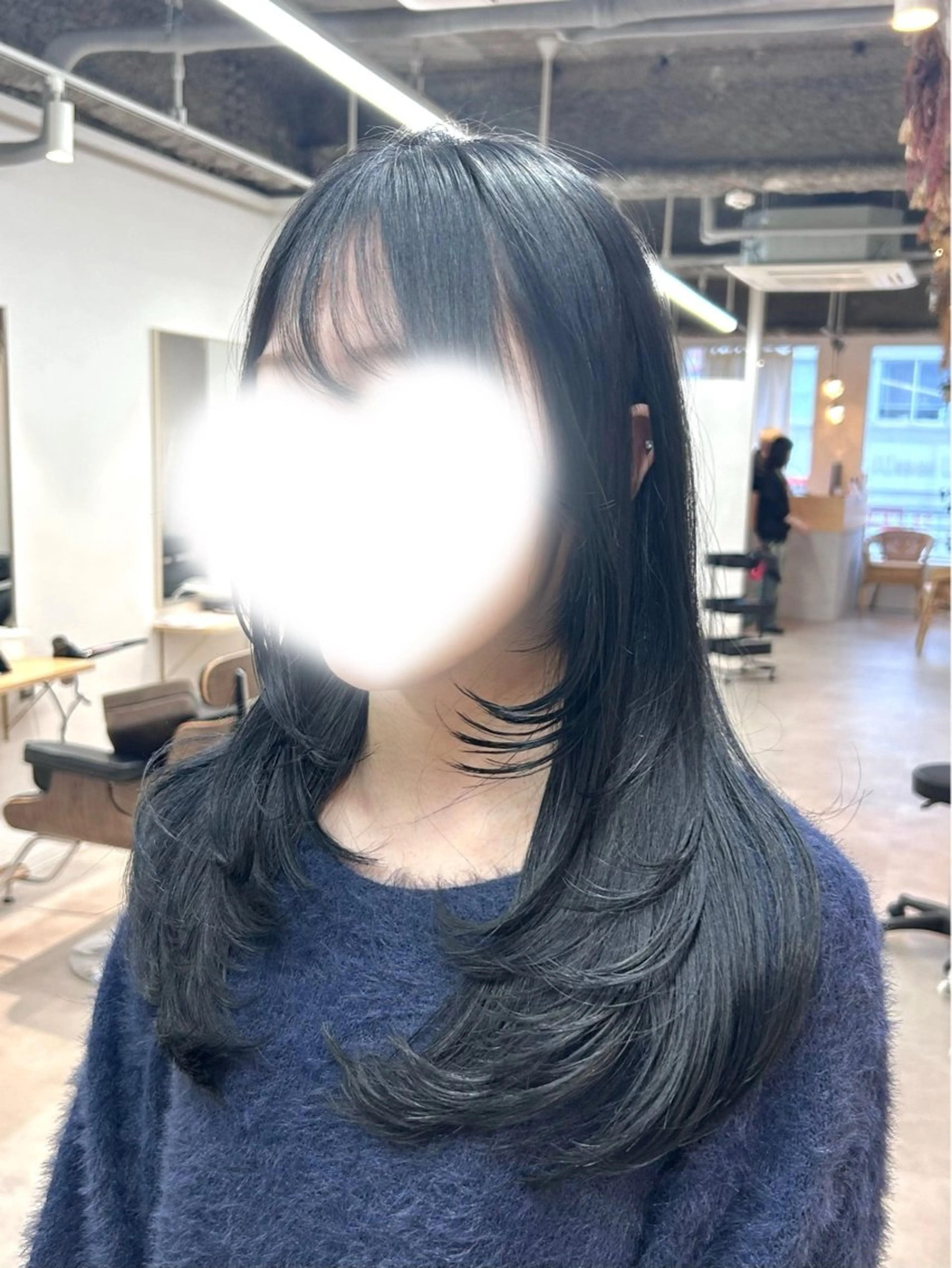 セミロング カラー 顔まわりレイヤー 顔周りカット レイヤーカット カット ヘアカラー トリートメント 艶カラー/レイヤー/ ハイトーン/まなみのヘアスタイル