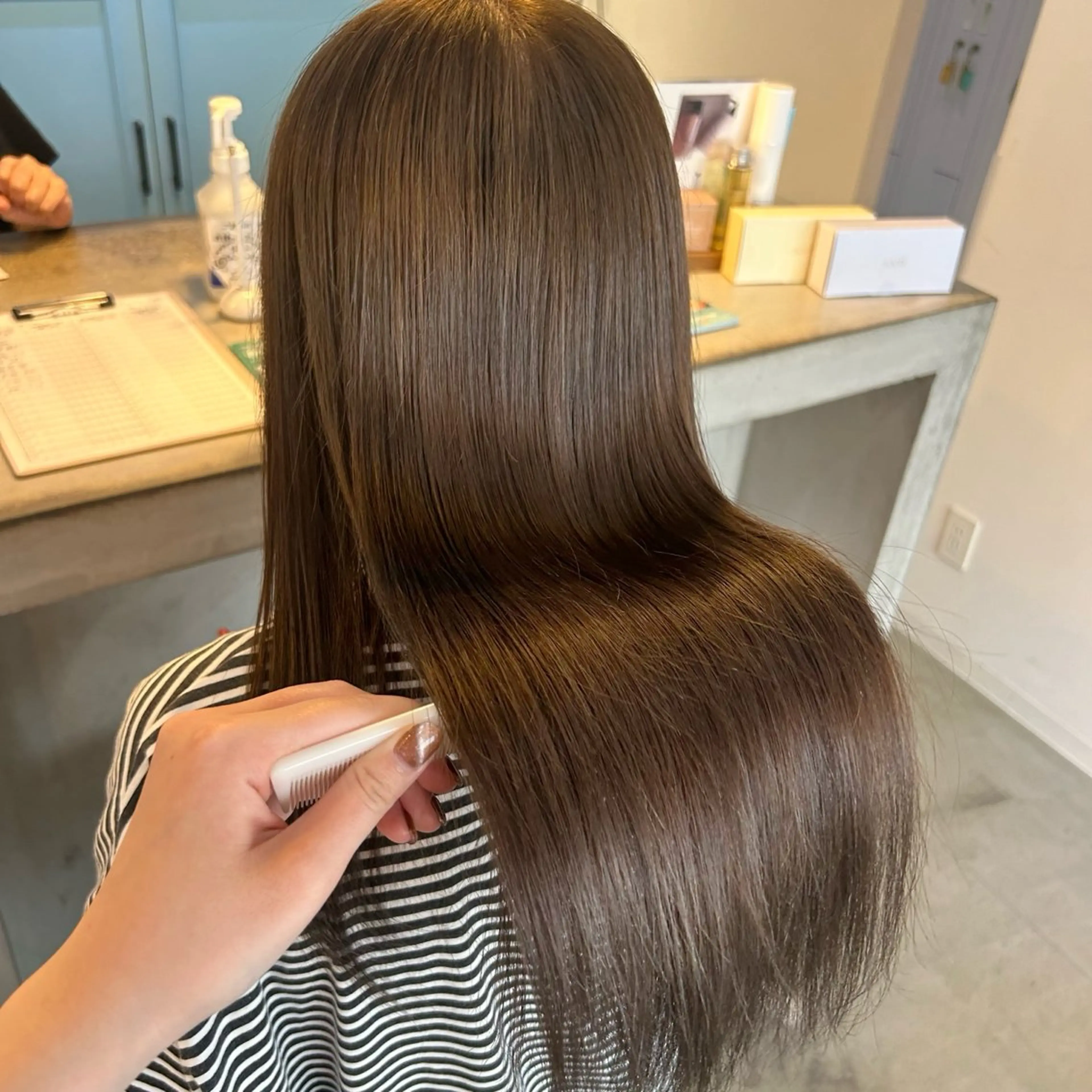 ロング カラー FRAME+なんば駅前店所属・砂野 真璃奈のヘアスタイル