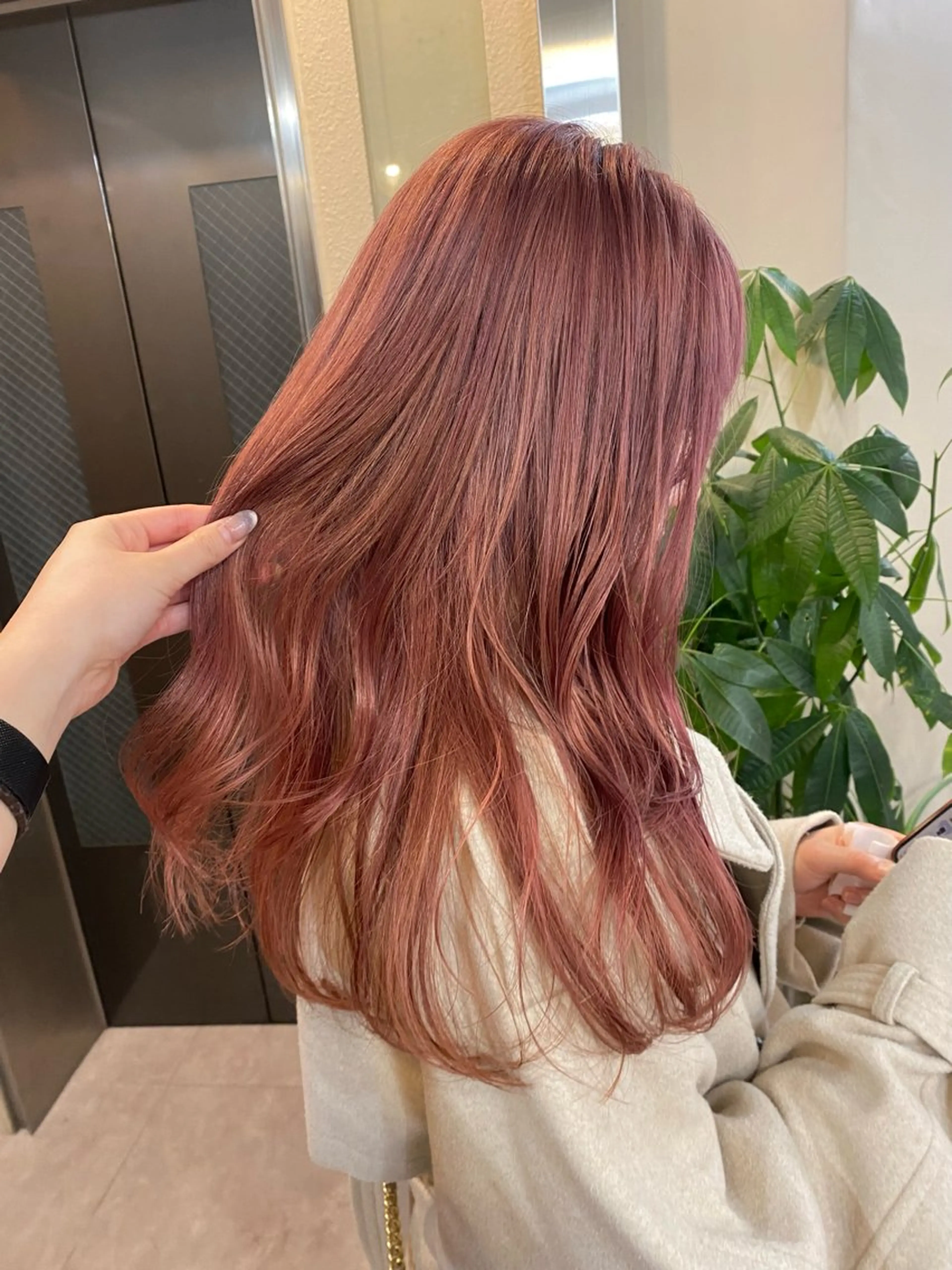 ロング カラー ピンクカラー ヘアカラー ヤスザトアヤノ ／レイヤー／オリーブのヘアスタイル