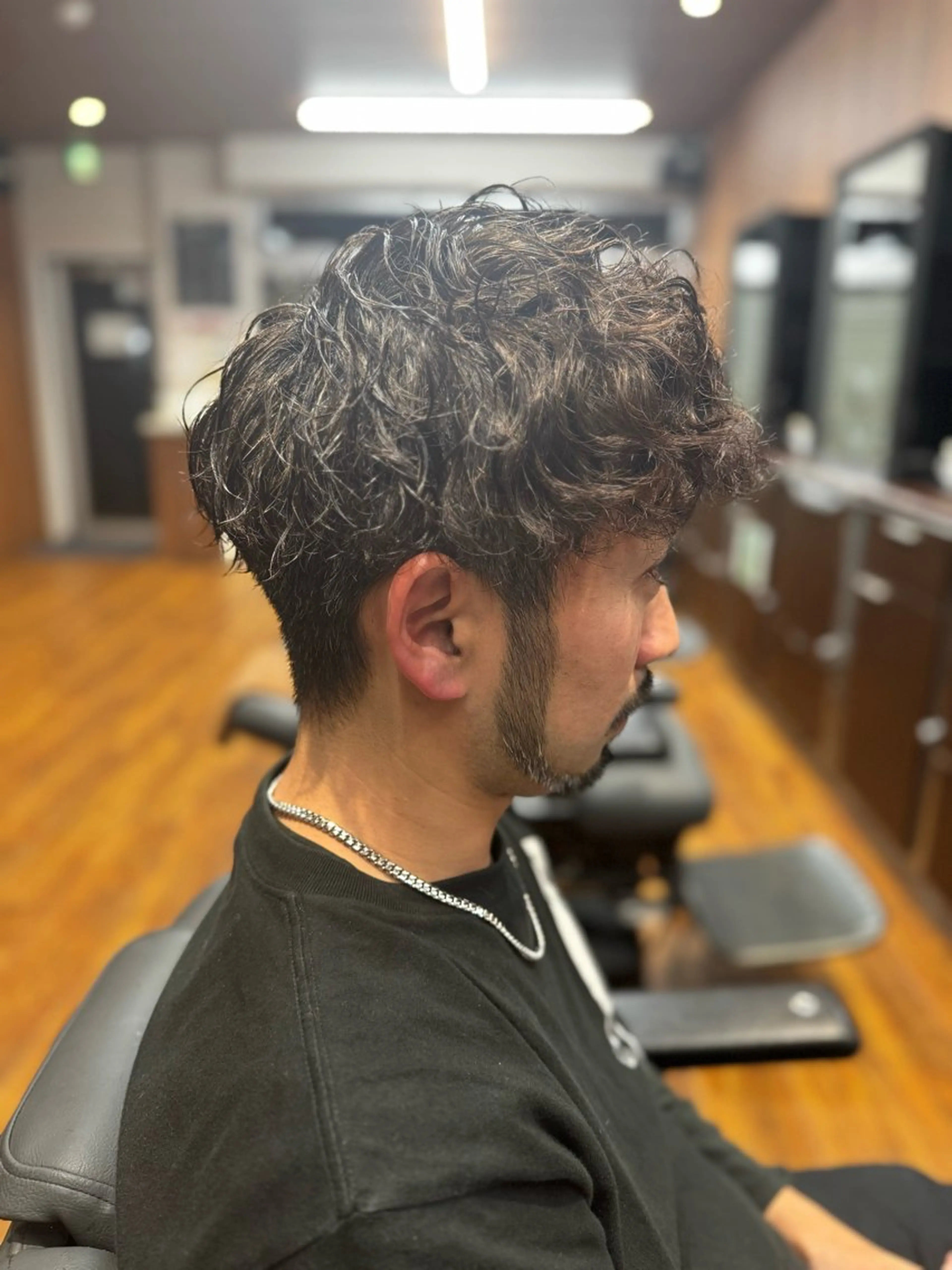 ミディアム パーマ メンズ ミディアムパーマ メンズパーマ スパイラルパーマ カット パーマ ヘアセット ヘアーサロン・シルエット箱崎店所属・井尾 美空斗のヘアスタイル