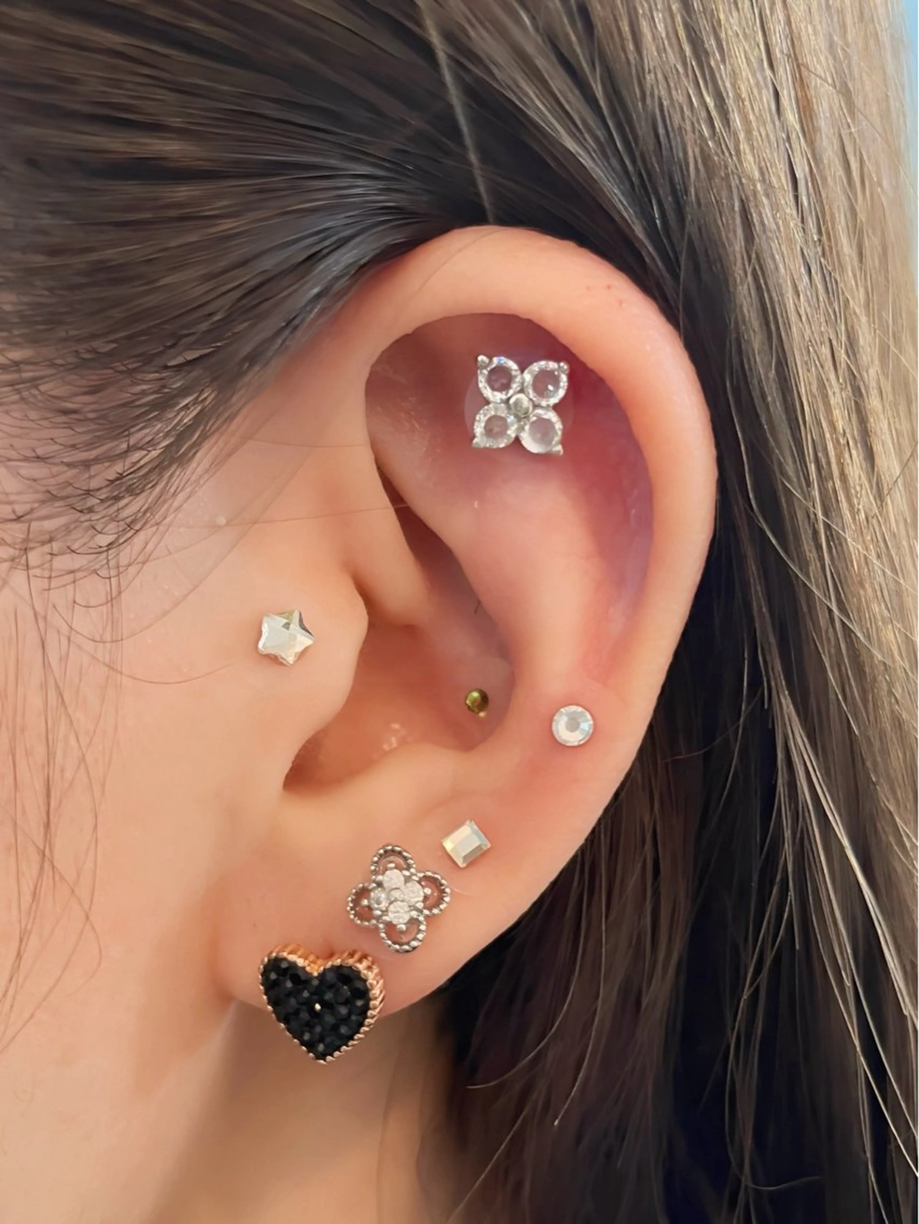 耳ツボジュエリー👂💎ミニモ価格10粒¥2,900(追加1粒¥200​〜​300)の写真