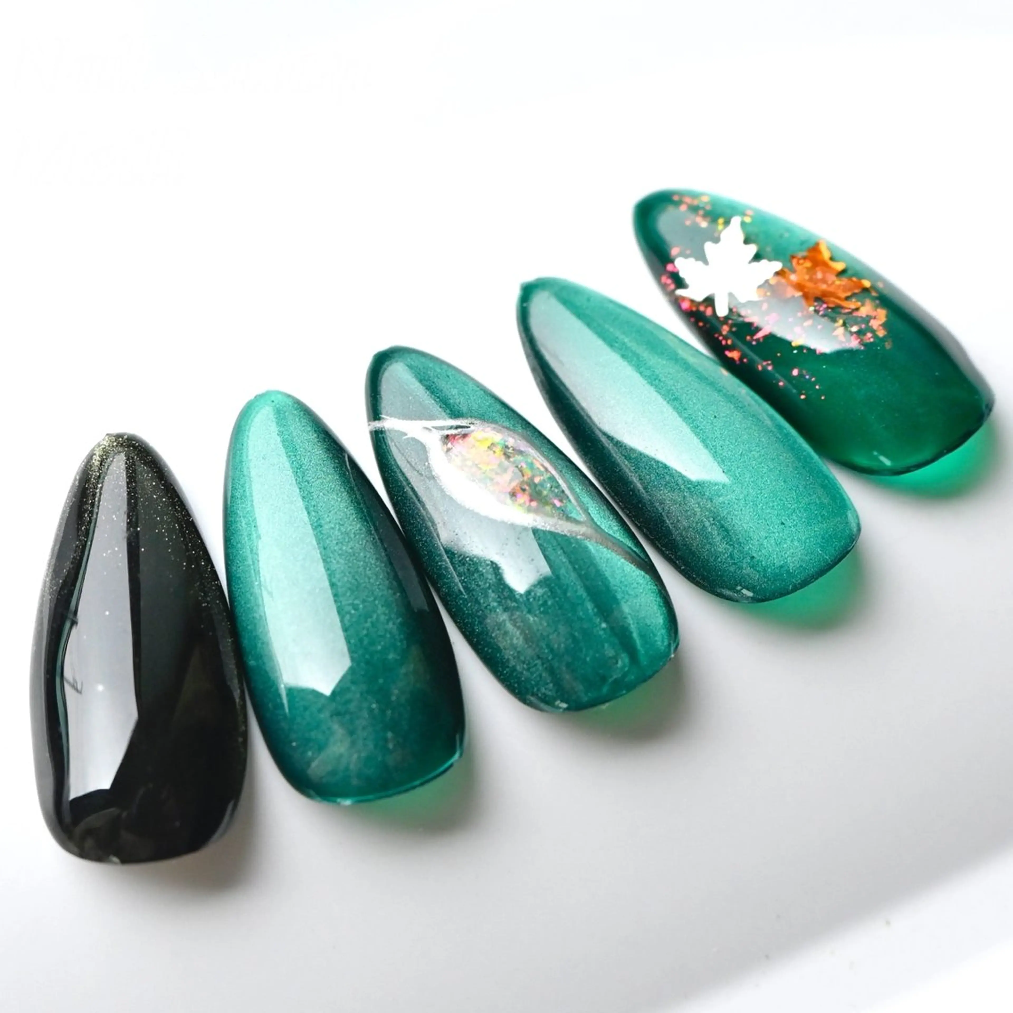 ネイル アートネイル グリーン マグネットネイル NAILSALON MEILIのネイルデザイン