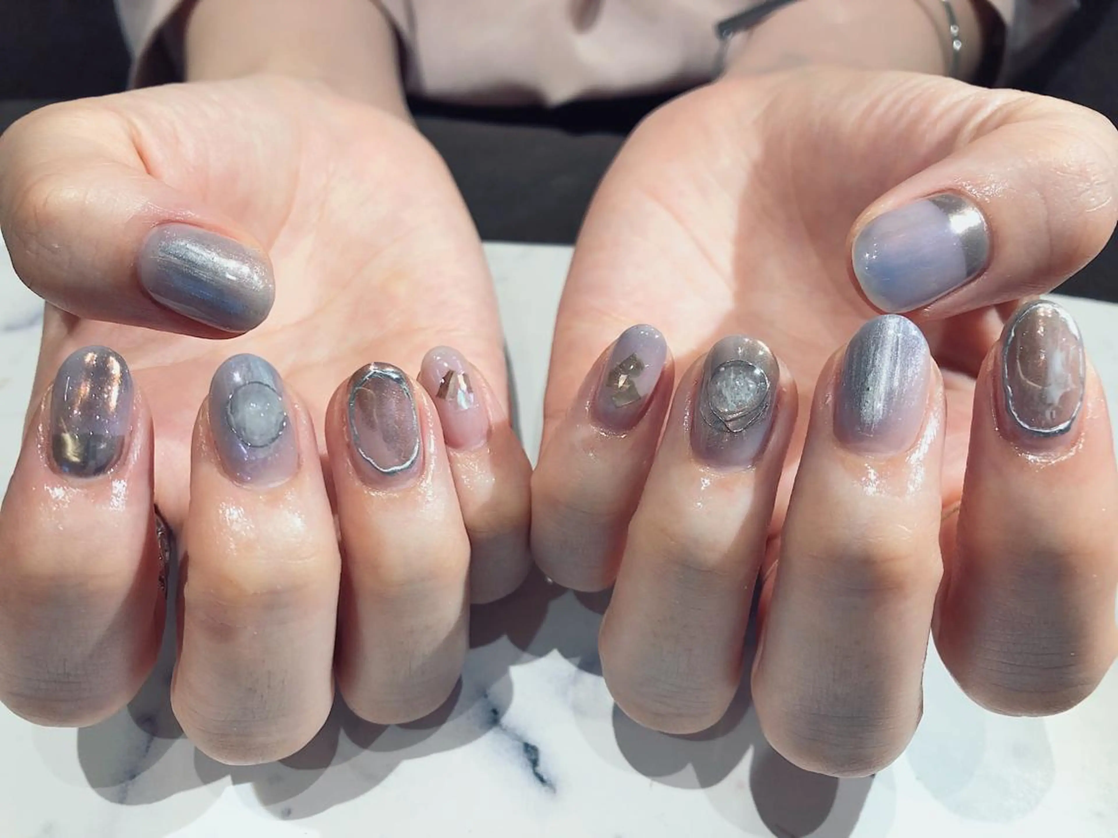 ショート カラー ネイル マツエク・マツパ ハンドネイル illum hicariのネイルデザイン