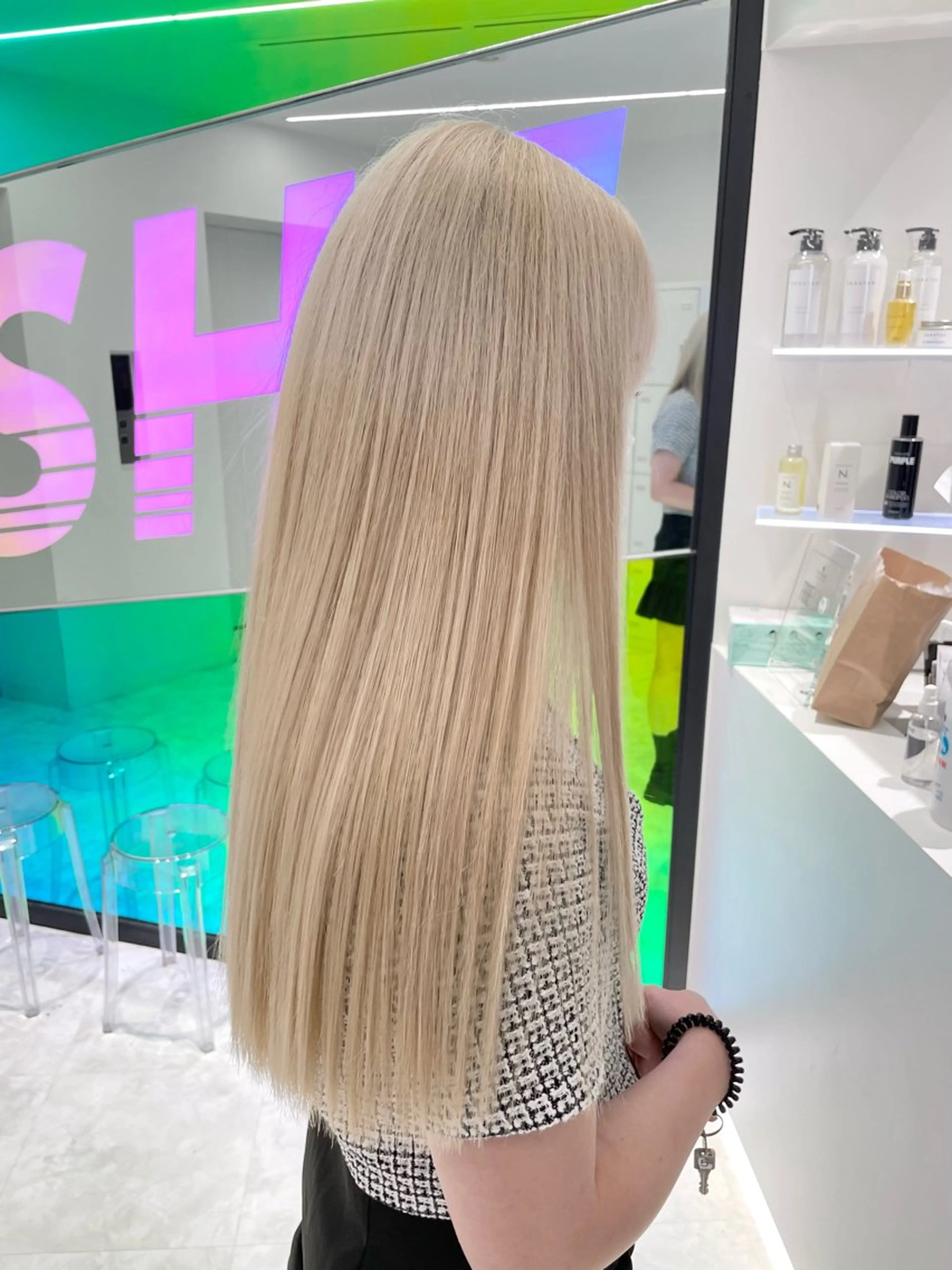 ロング カラー ヘアカラー 🤍💕ブリーチカラ ーAyaka💕🤍のヘアスタイル