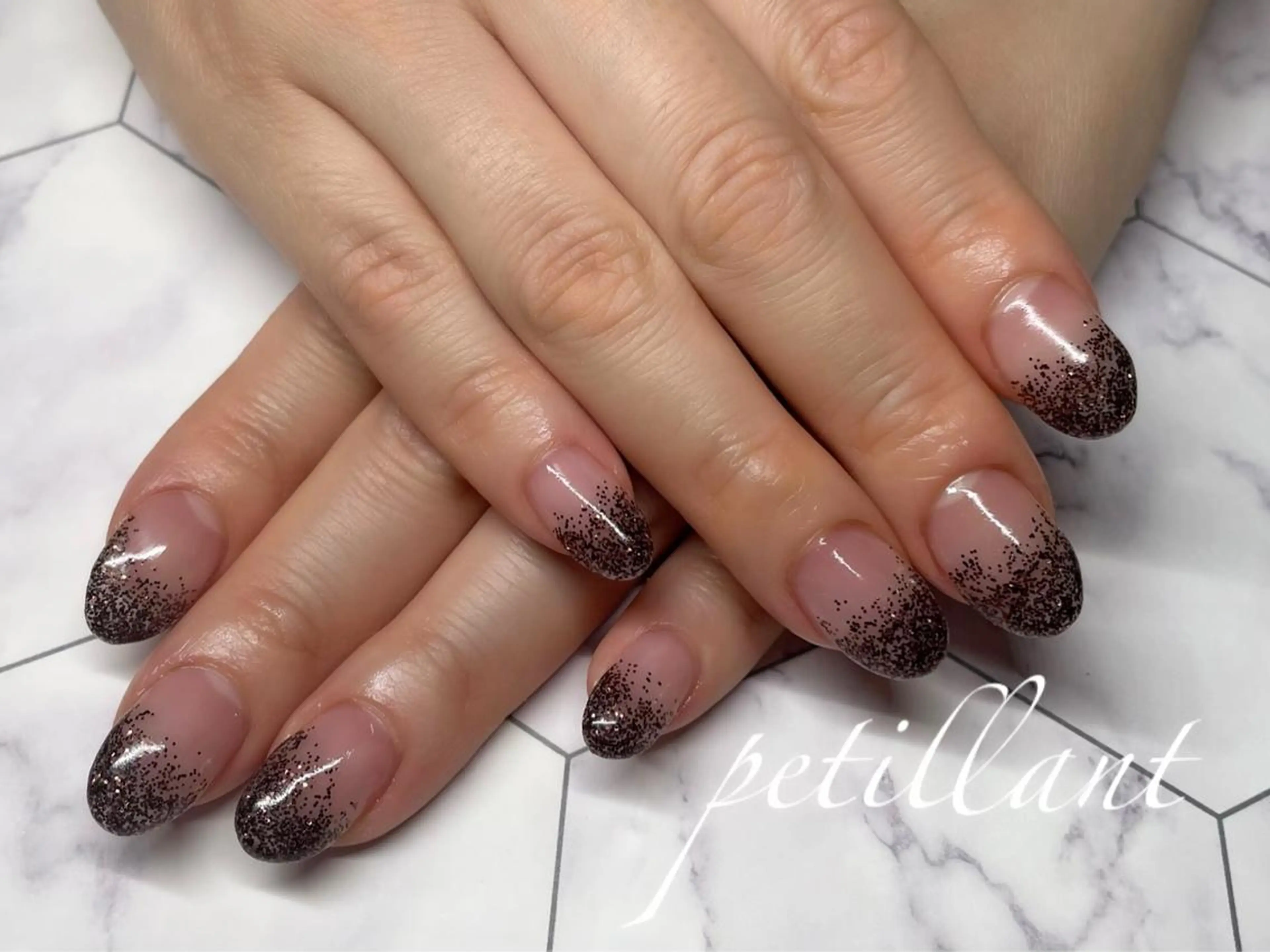 ネイル 長さ出し ラメ(グリッター) ラメグラデーション ハンドネイル ハンドケア petillant所属・nail salon petillantのネイルデザイン