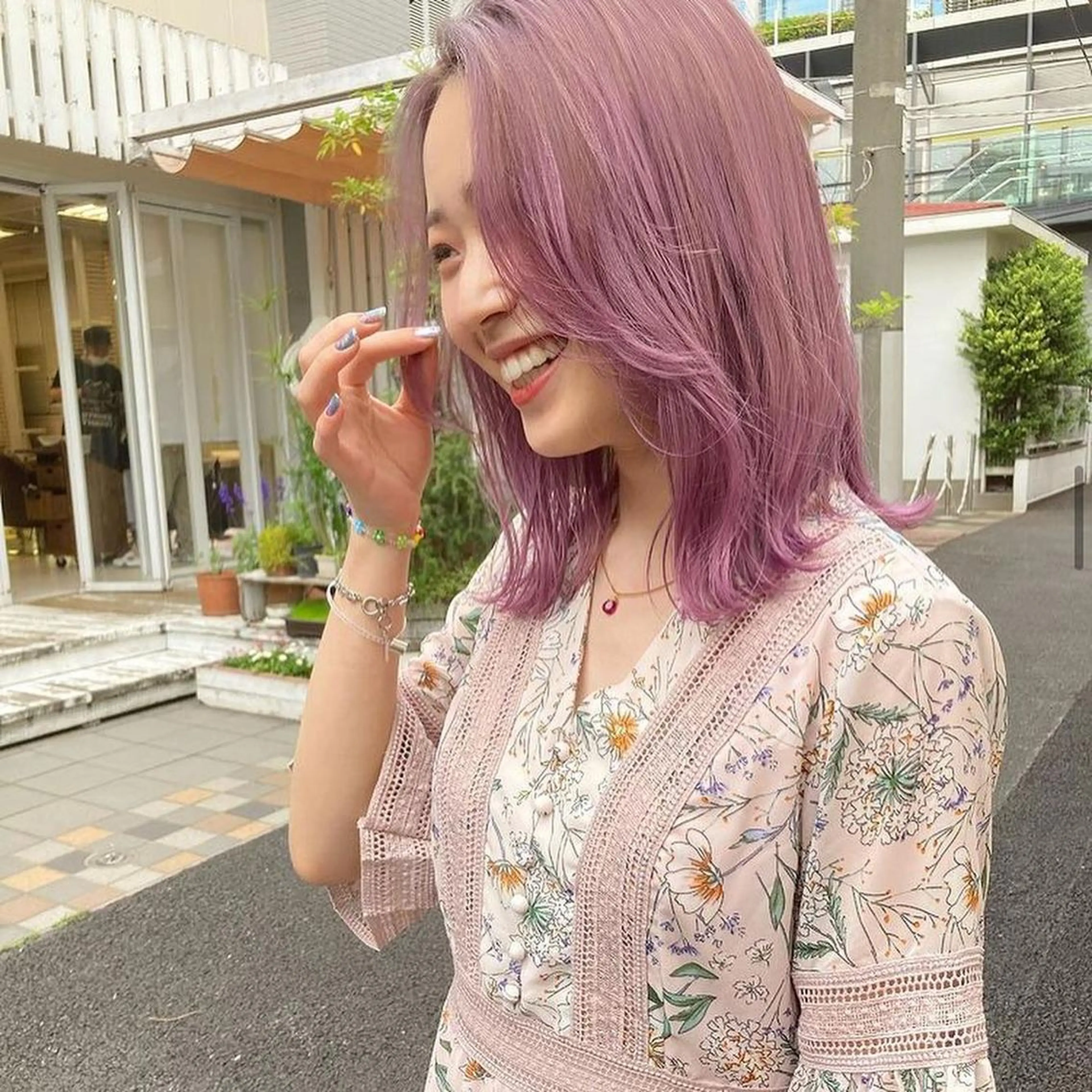 ミディアム カラー ヘアアレンジ ベージュカラー グレージュ ハイライトカラー ミルクティーベージュ ピンクカラー 韓国/髪質改善💘 櫻井かれんのヘアスタイル