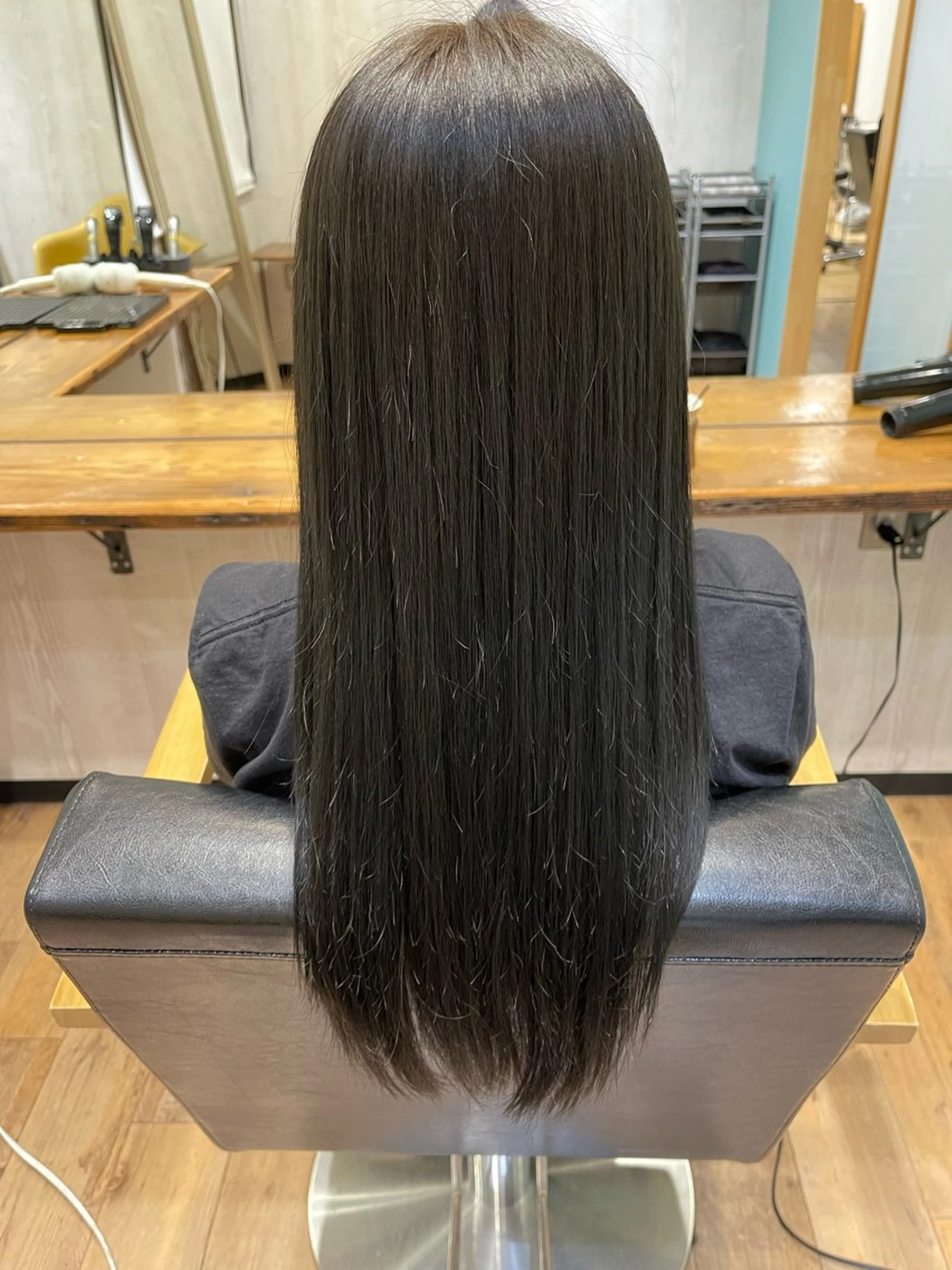 ロング カラー オリーブグレー ヘアカラー Rolen.所属・佐藤 海璃のヘアスタイル