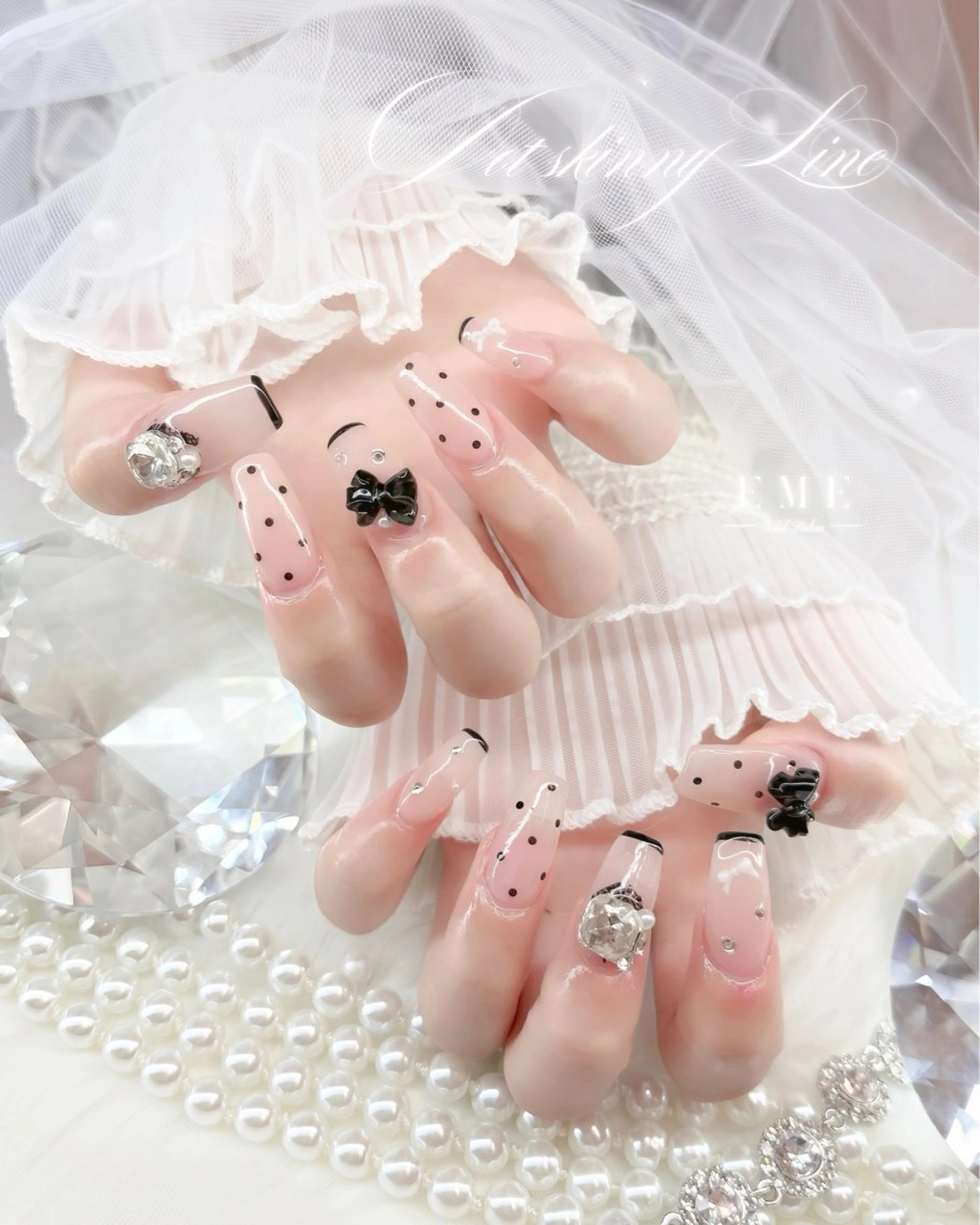 ネイル ドット 持ち込み リボン ハンドネイル 𝐒𝐚𝐥𝐨𝐧 𝐄𝐦𝐞のネイルデザイン