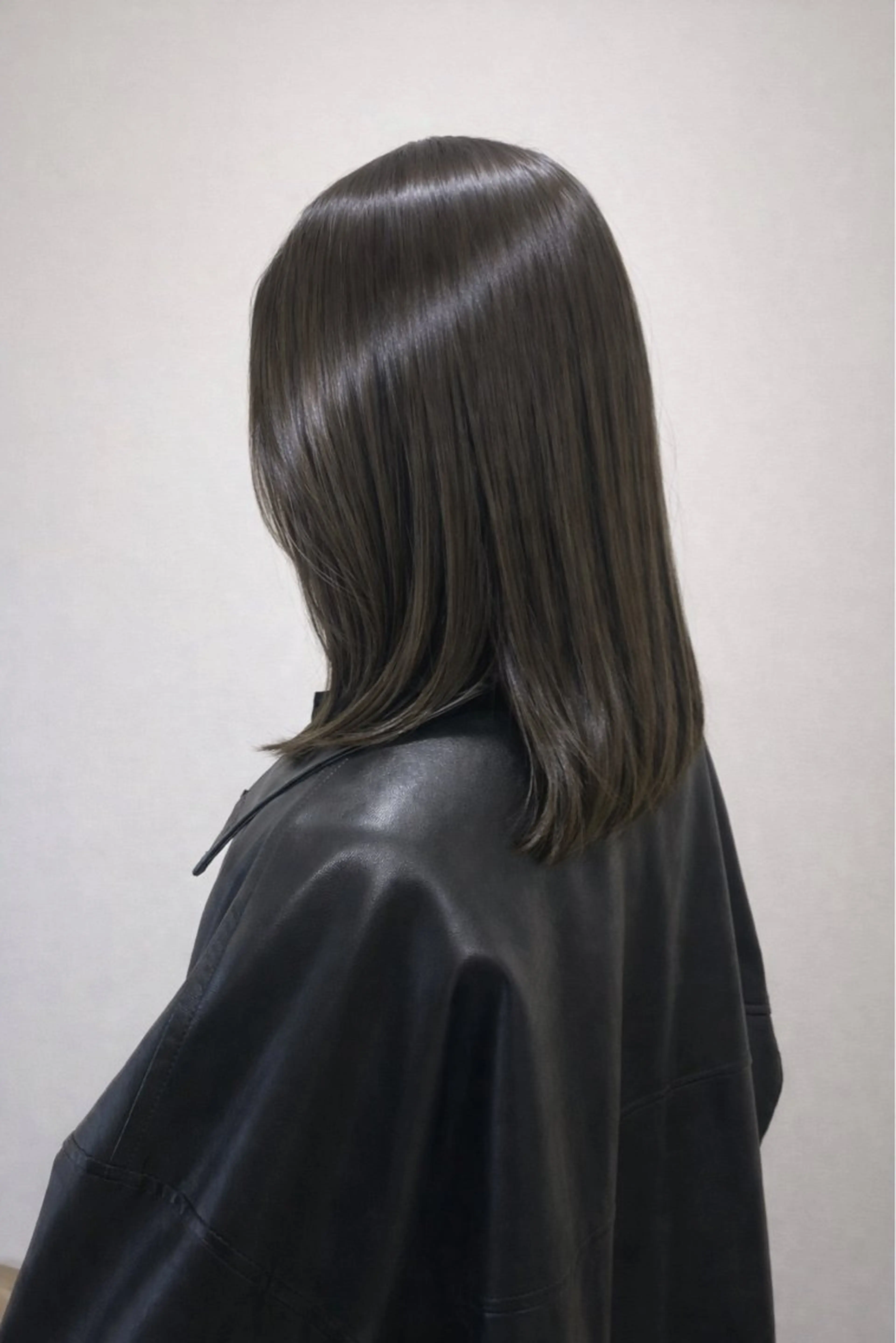 ミディアム 透明感カラー/レイヤ ー/縮毛/暗髪/銀座のヘアスタイル