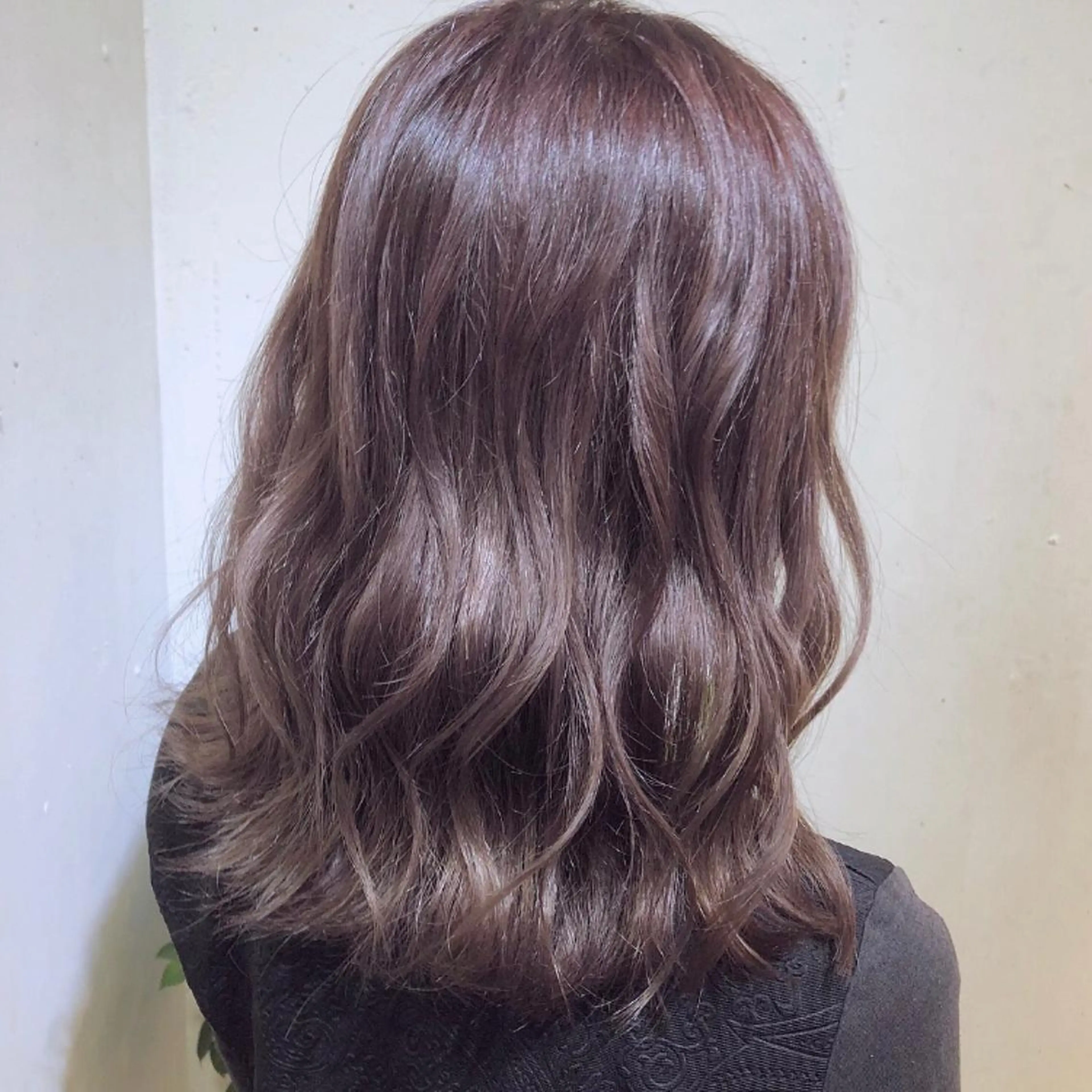 ミディアム カラー ヘアアレンジ 八巻 晴香のヘアスタイル