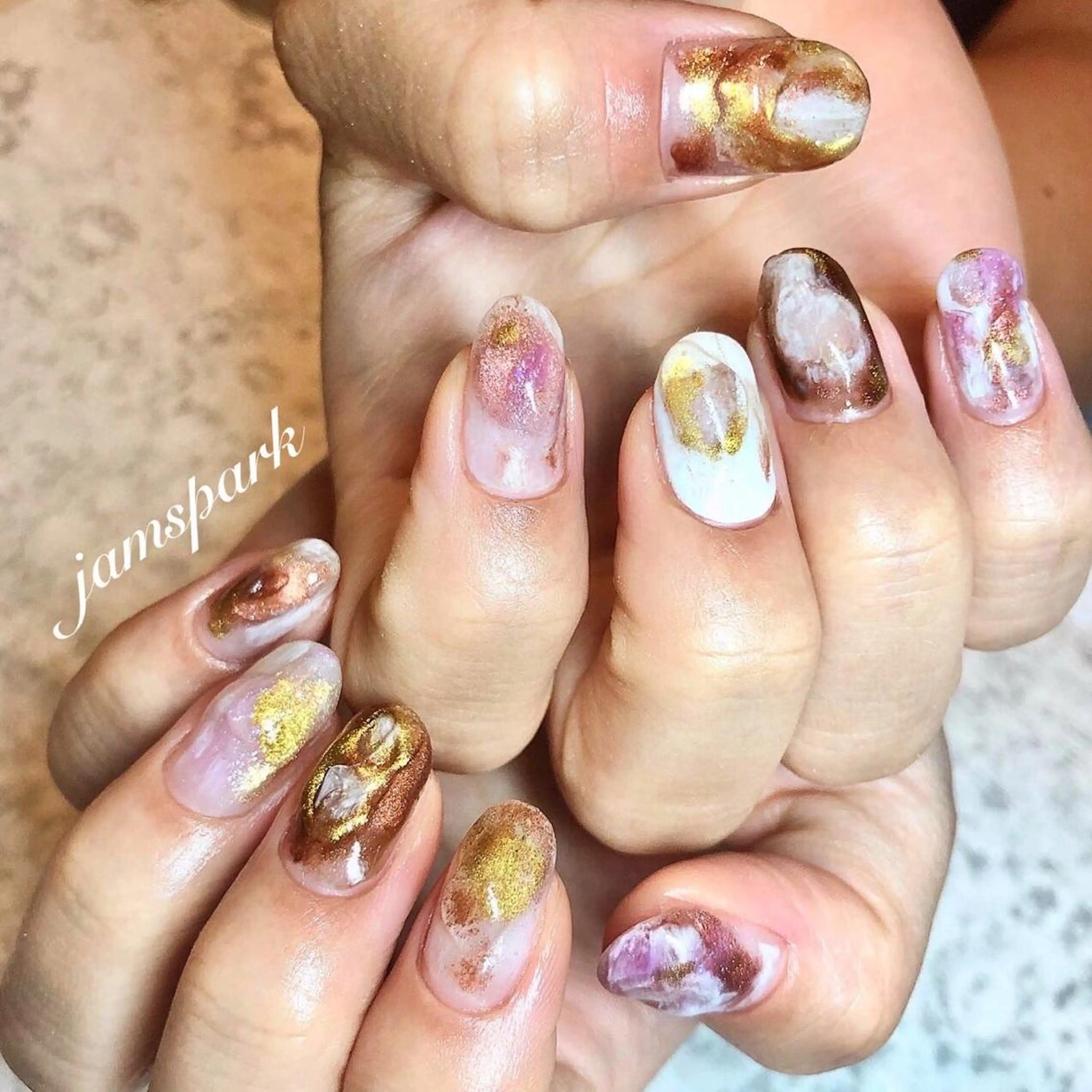 ネイル ブラウン ジェルネイル マグネットネイル ニュアンスネイル ピンク ハンドネイル jamspark ✨のネイルデザイン