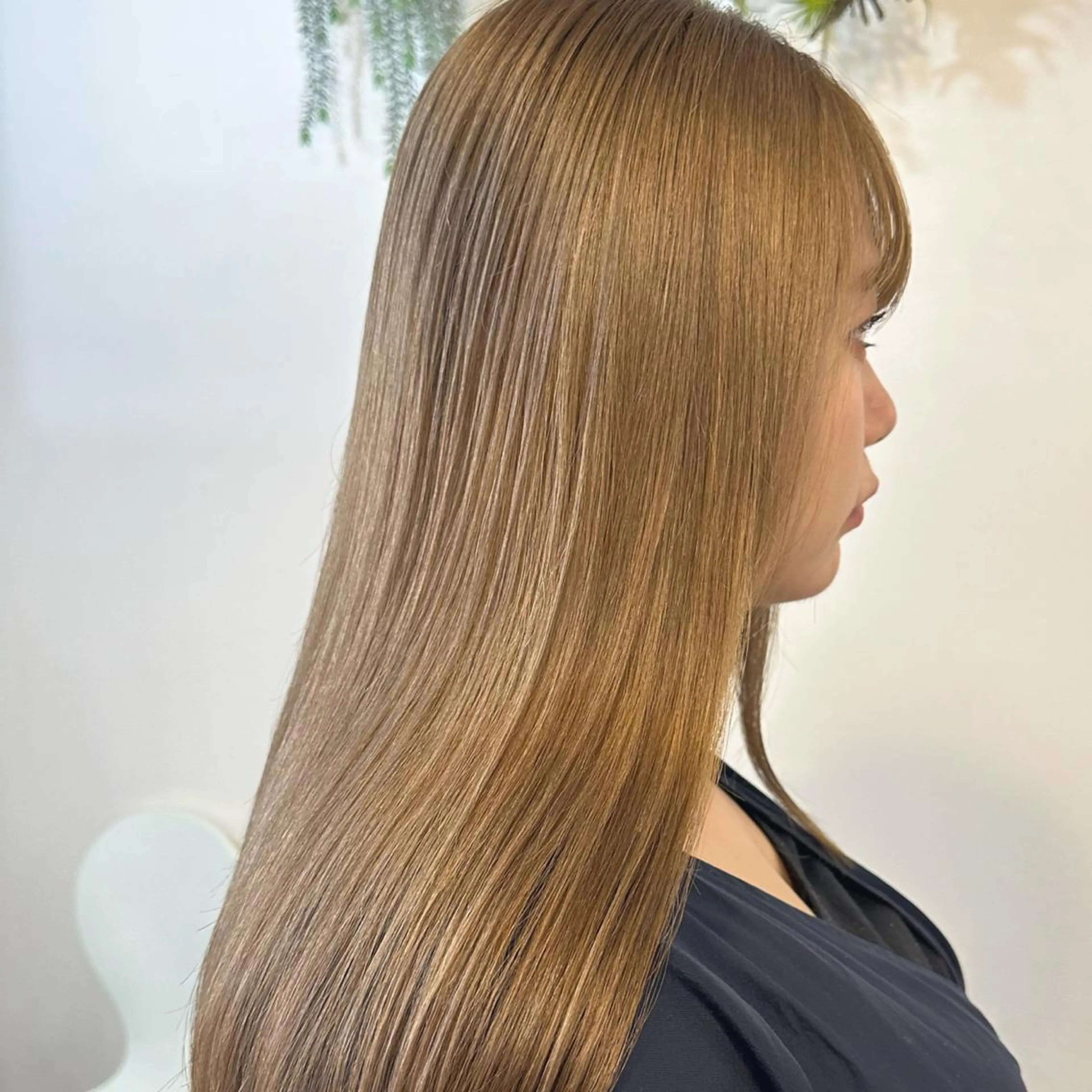 セミロング カラー ベージュカラー ブリーチ ケアブリーチ ミルクティーベージュ Sherry/R 三川町　木村祐里奈のヘアスタイル