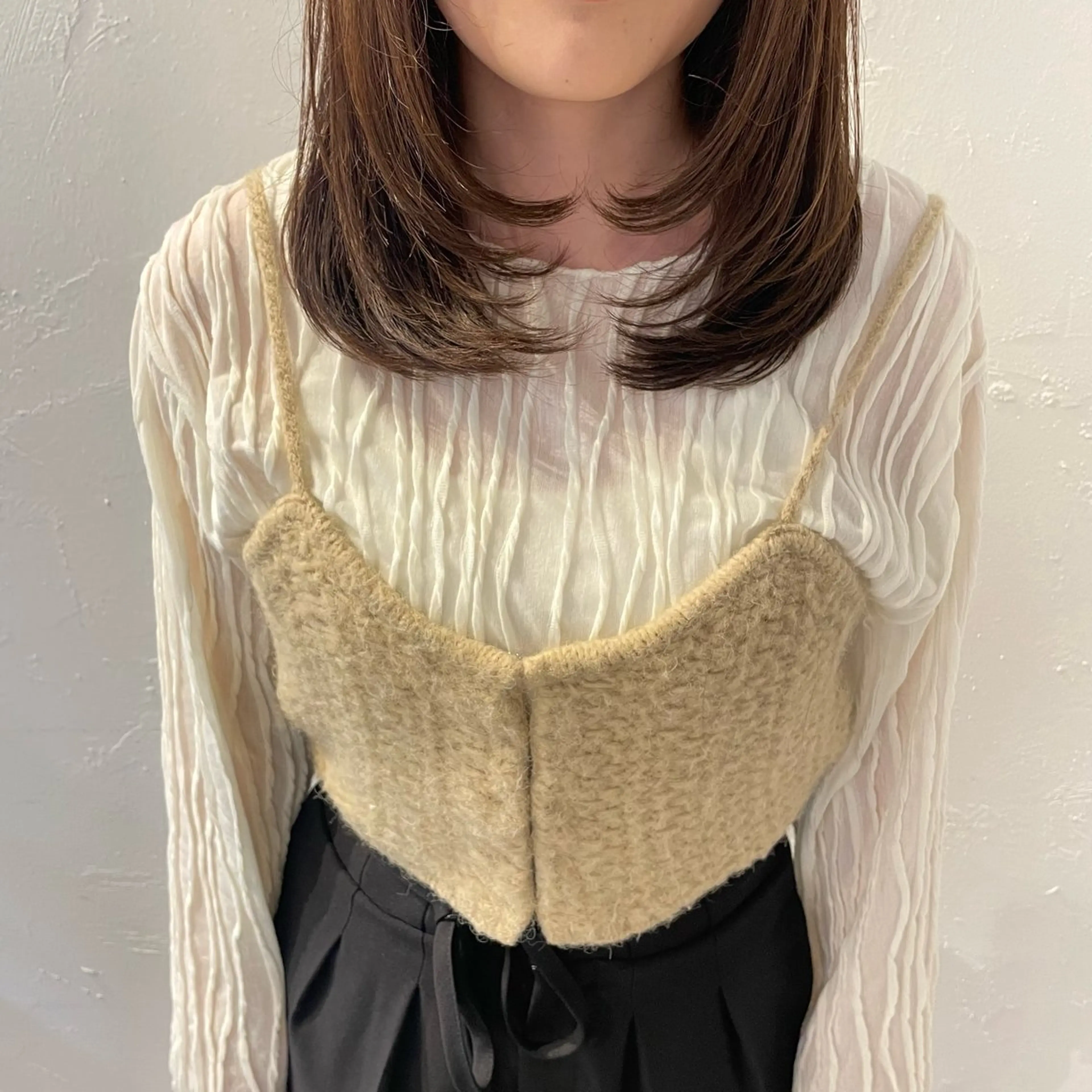 ミディアム ヘアアレンジ mina / 透明感ベージュカラーのヘアスタイル