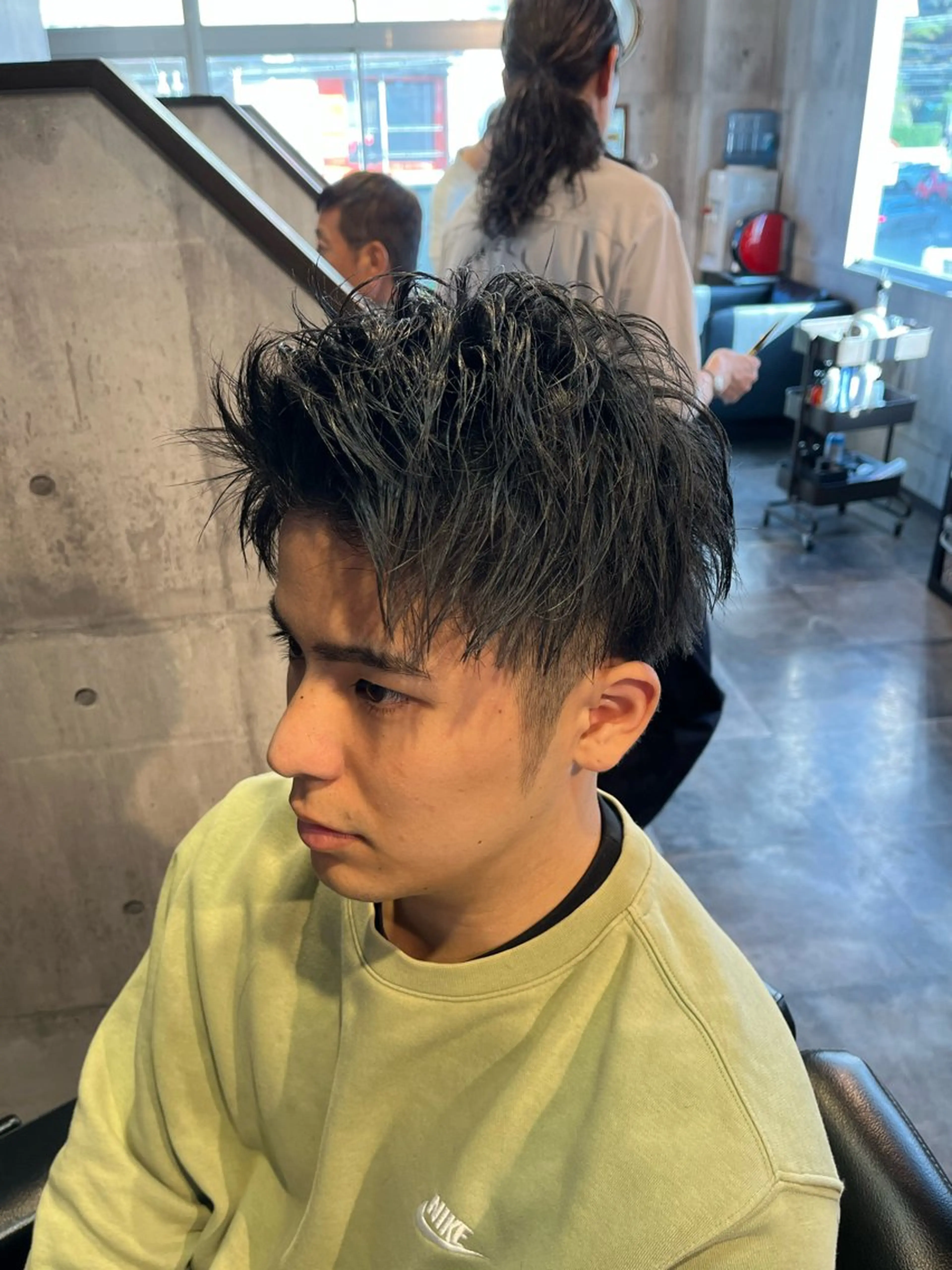 ショート メンズ アップバング ツーブロック 刈り上げ SWELL-WHITE-所属・SWELL  高峰 将生  メンズ専門のヘアスタイル