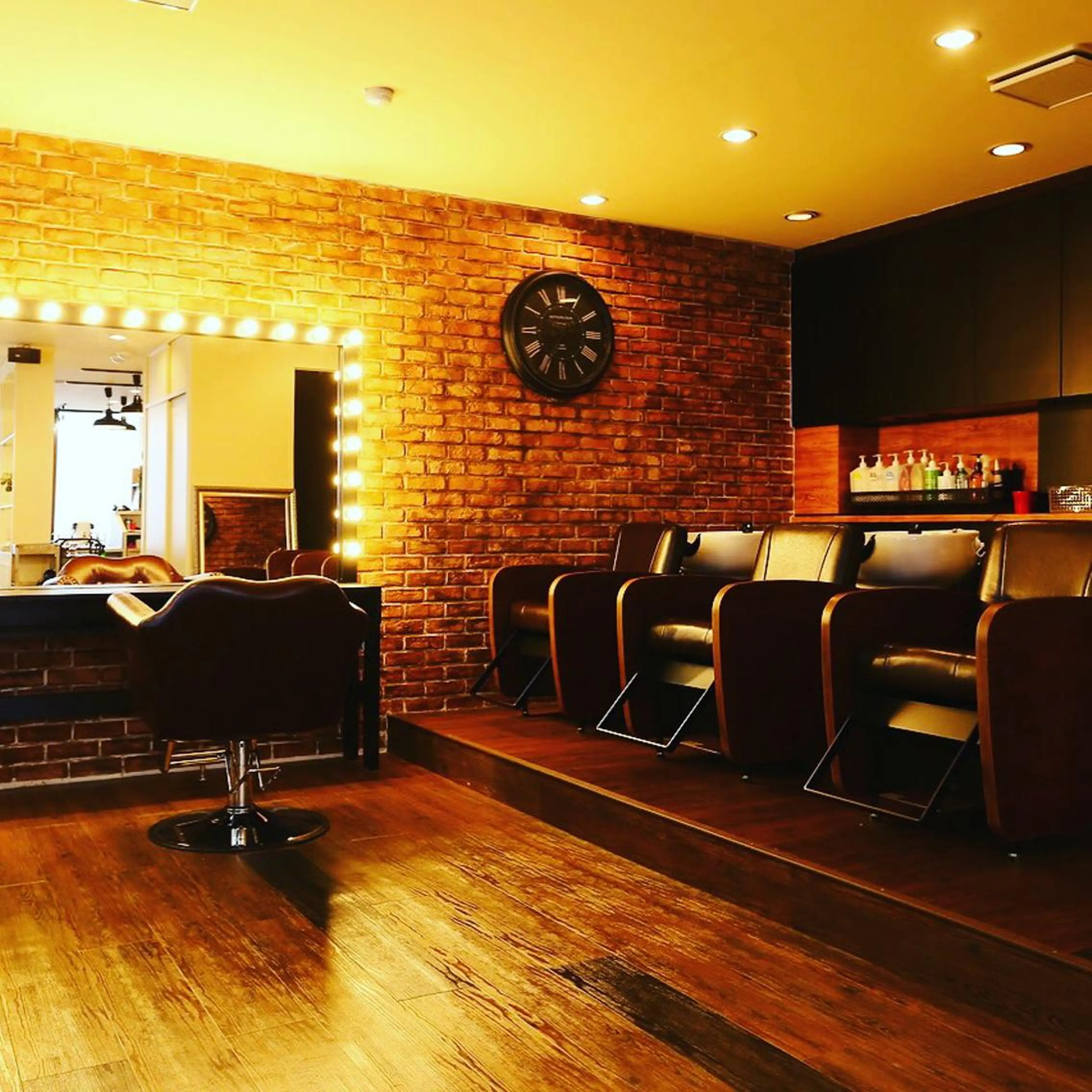 ミディアム カラー パーマ ヘアアレンジ メンズ キッズ ネイル マツエク・マツパ 結婚式・ブライダル メンズバレイヤージュ センターパート バレイヤージュ 黒髪 premier modelsのヘアスタイル