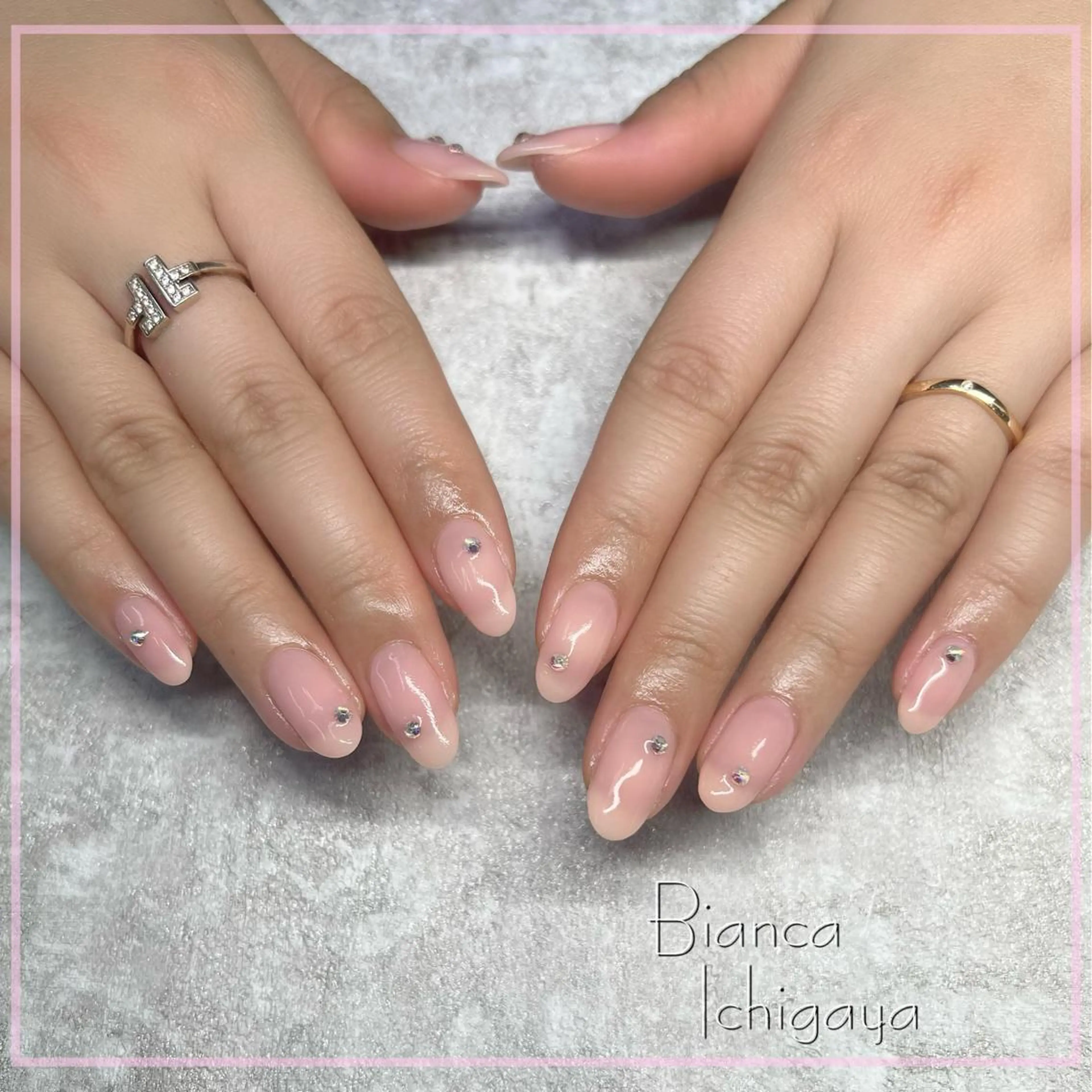 ネイル シンプルネイル ハンドネイル Bianca . UCHIDAのネイルデザイン