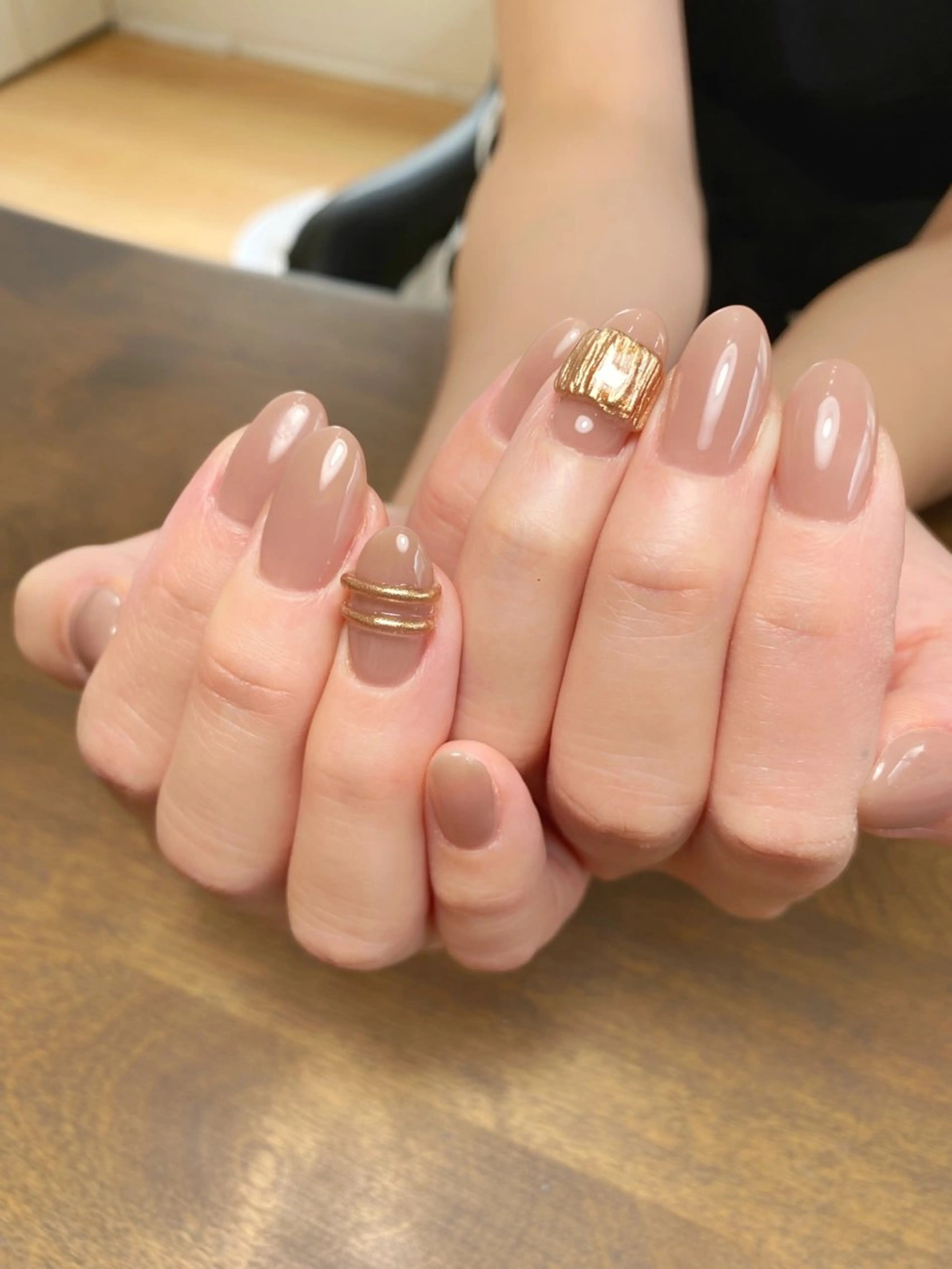 ミディアム ネイル poli nailsのネイルデザイン