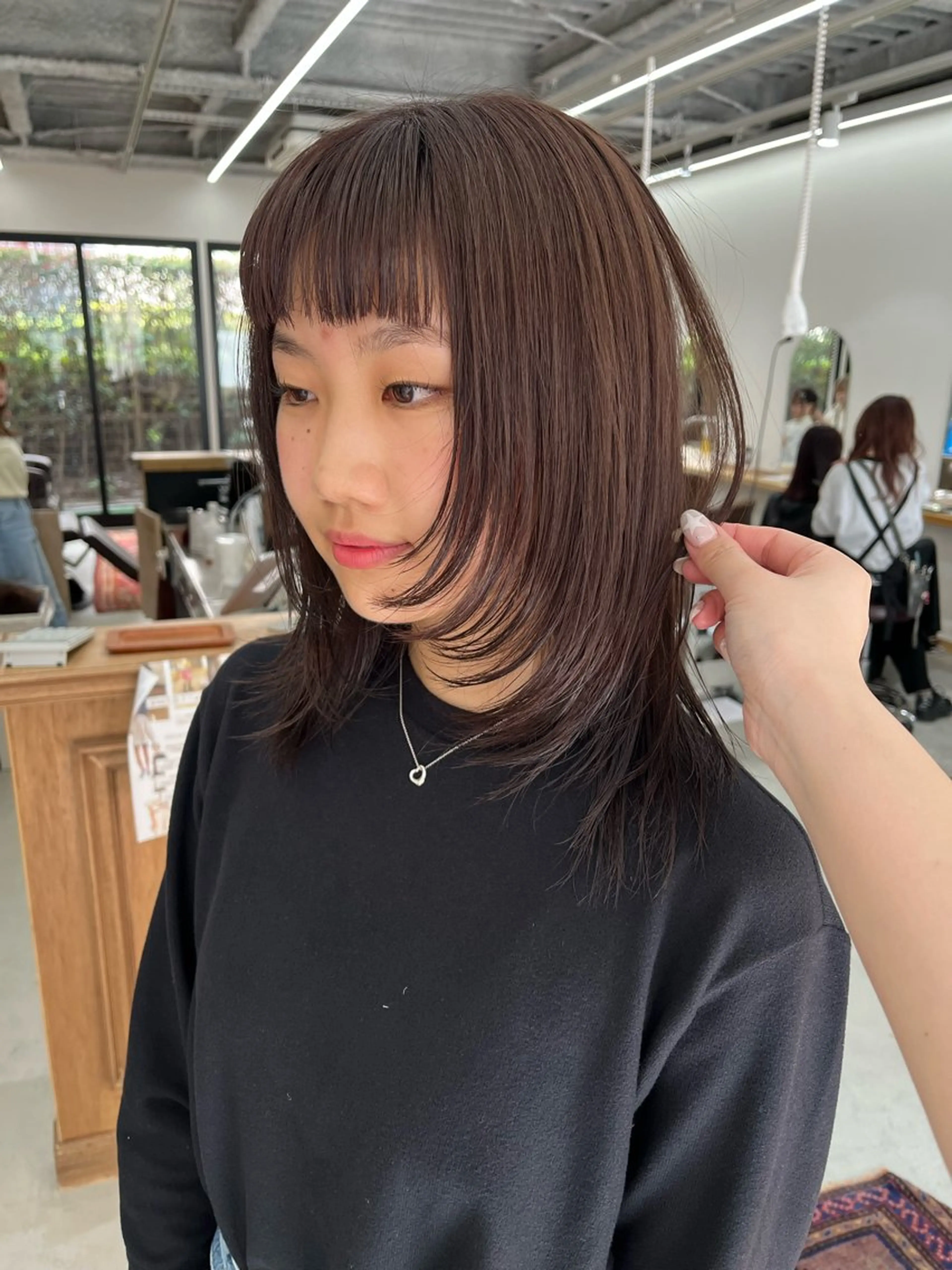 ミディアム カラー ミディアムレイヤー かきあげバング レイヤーカット カット ヘアカラー miyu /レイヤー/ブリーチのヘアスタイル