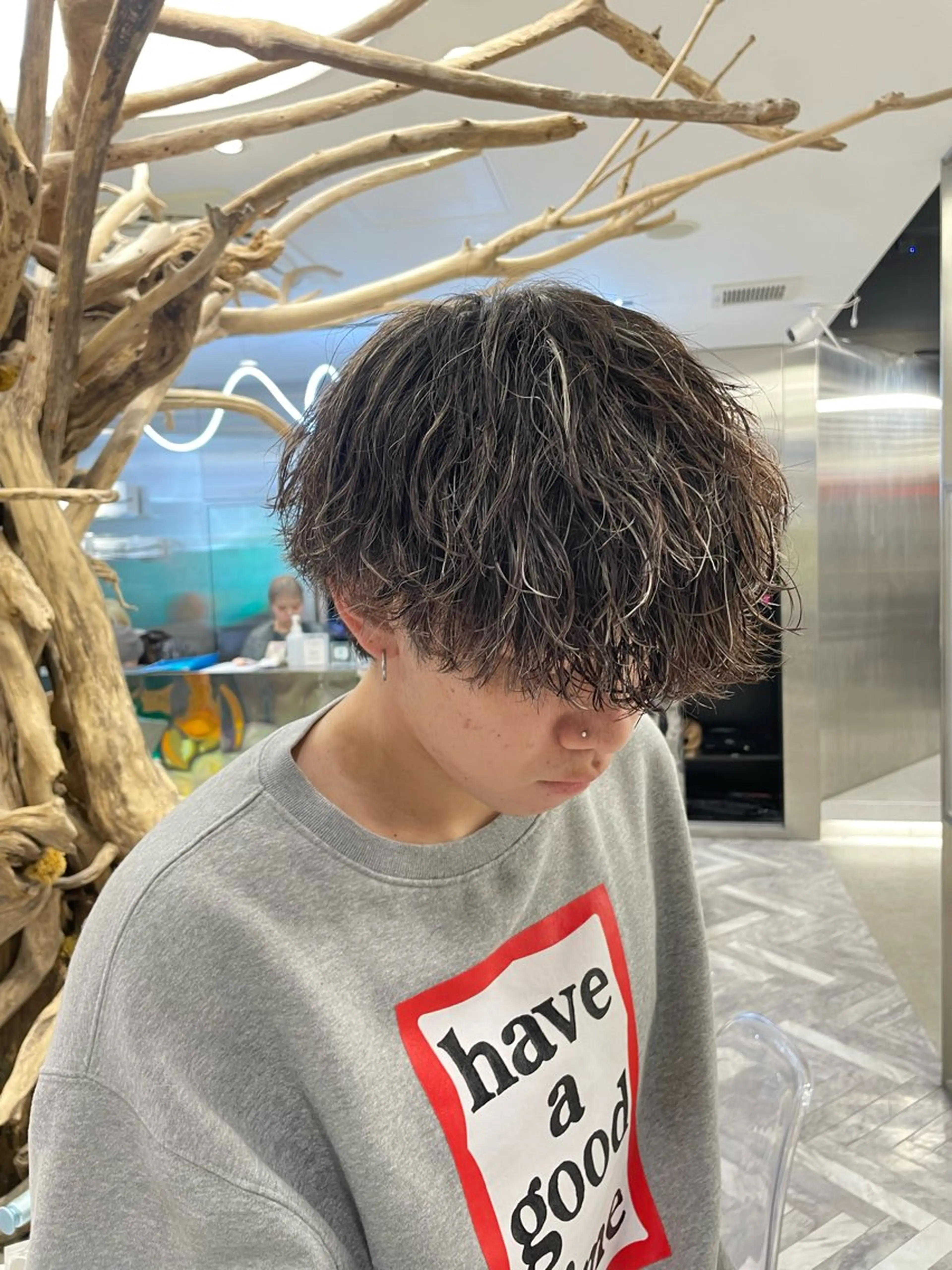 ショート カラー パーマ メンズ メンズパーマ メンズツイストパーマ 波巻きパーマ スパイラルパーマ ツイストパーマ カット ヘアカラー フェザーショート⚡️ REONのヘアスタイル