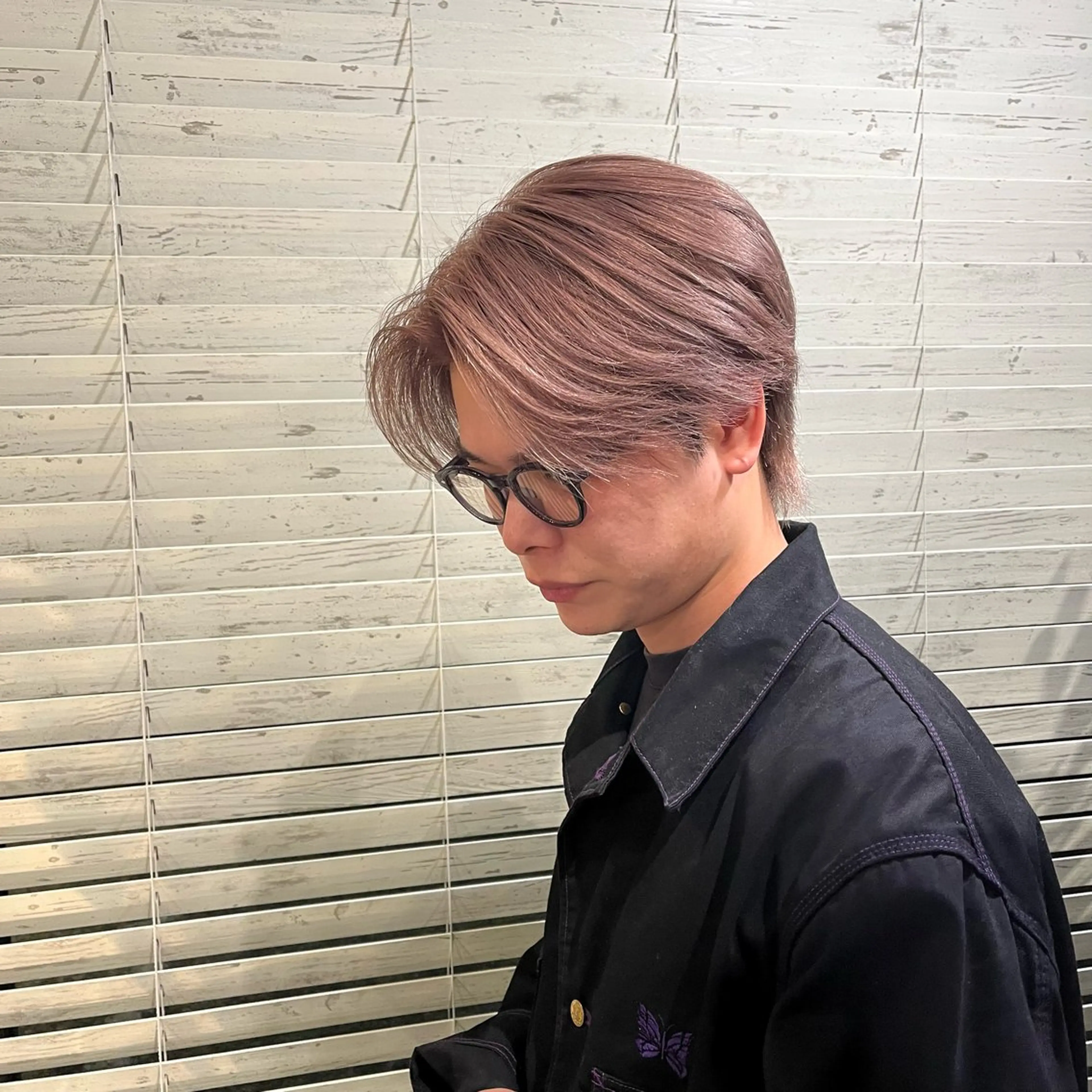 ショート カラー ベージュカラー ブリーチ ピンクカラー ピンクベージュ 岸本 まほのヘアスタイル