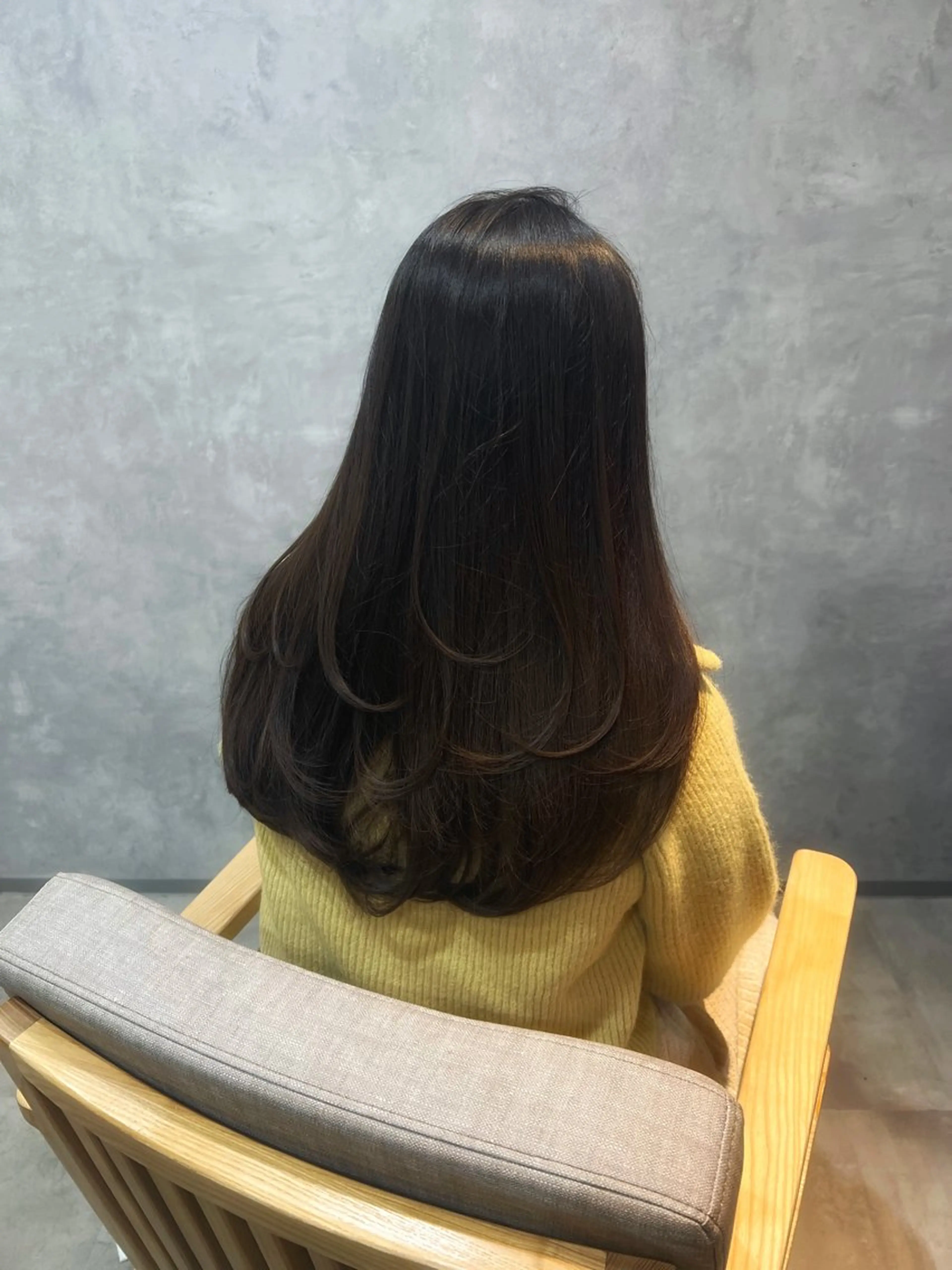 ロング カラー アッシュ ベージュカラー ブリーチ ブラウンカラー ケアカラー 中村 ひなたのヘアスタイル