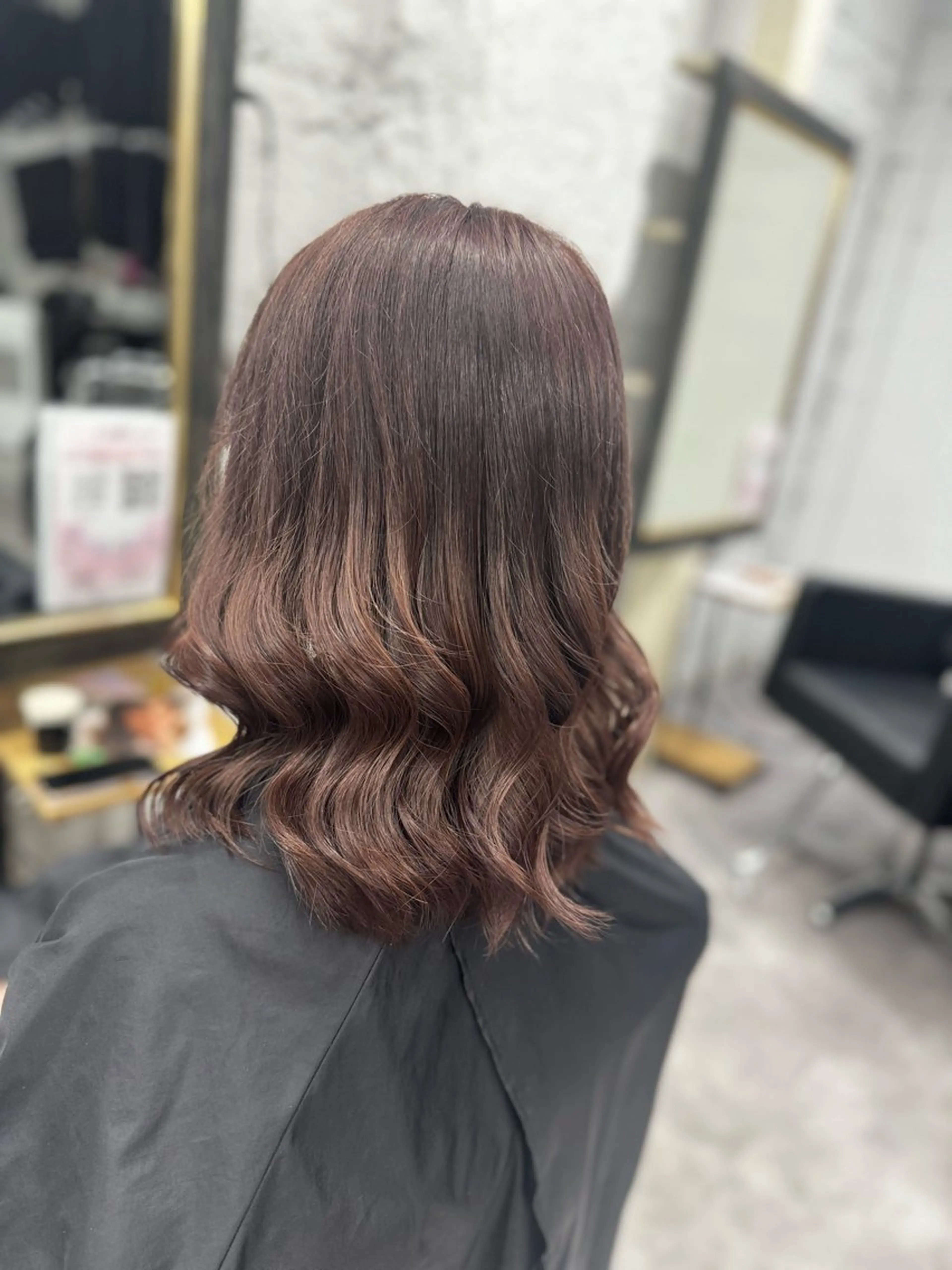 セミロング カットカラー🩷 五島桜樫のヘアスタイル