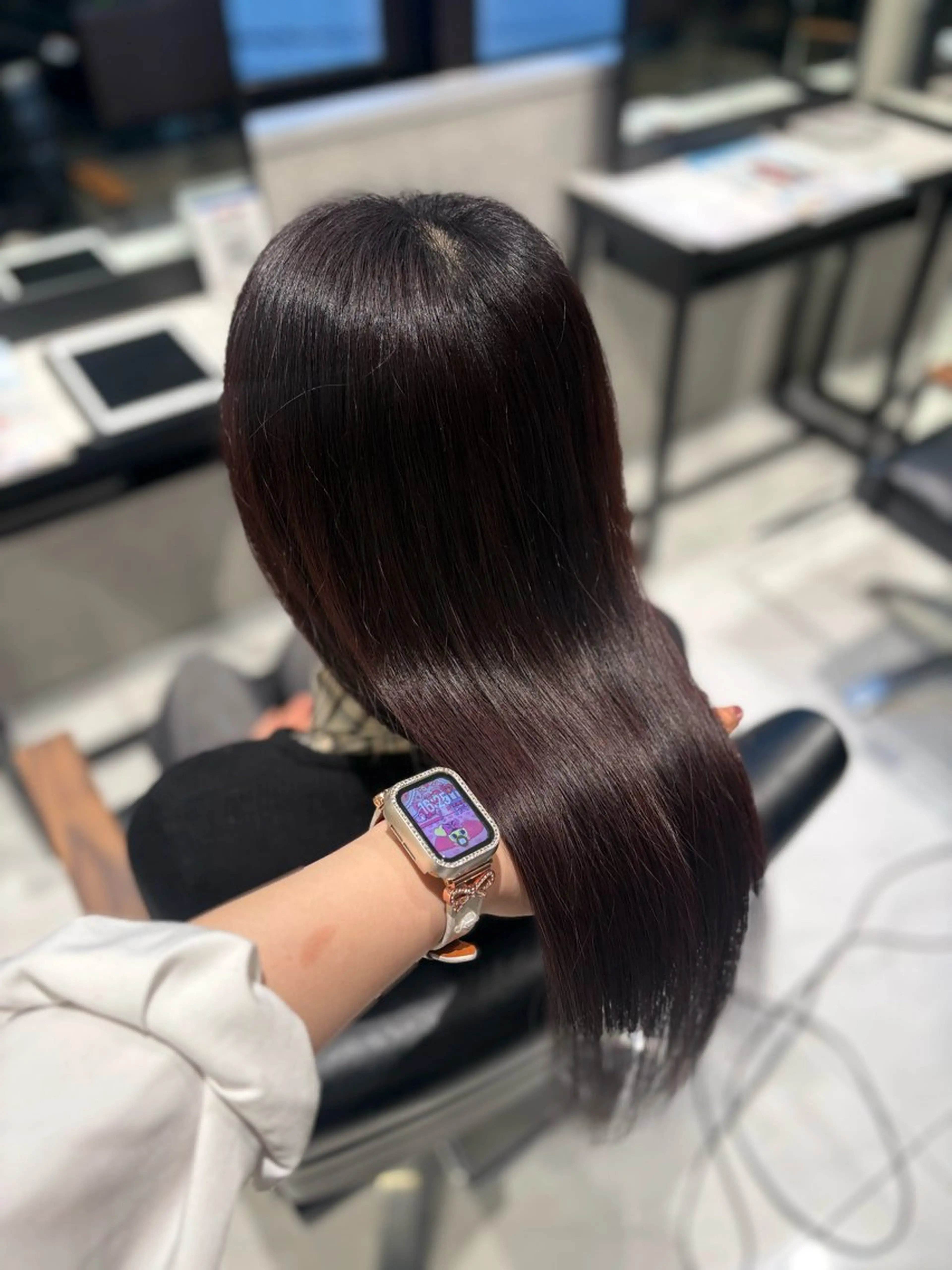 ロング レッドブラウン ヘアカラー トリートメント ﾊﾙｶ🌷顔周り /レイヤーカットのヘアスタイル