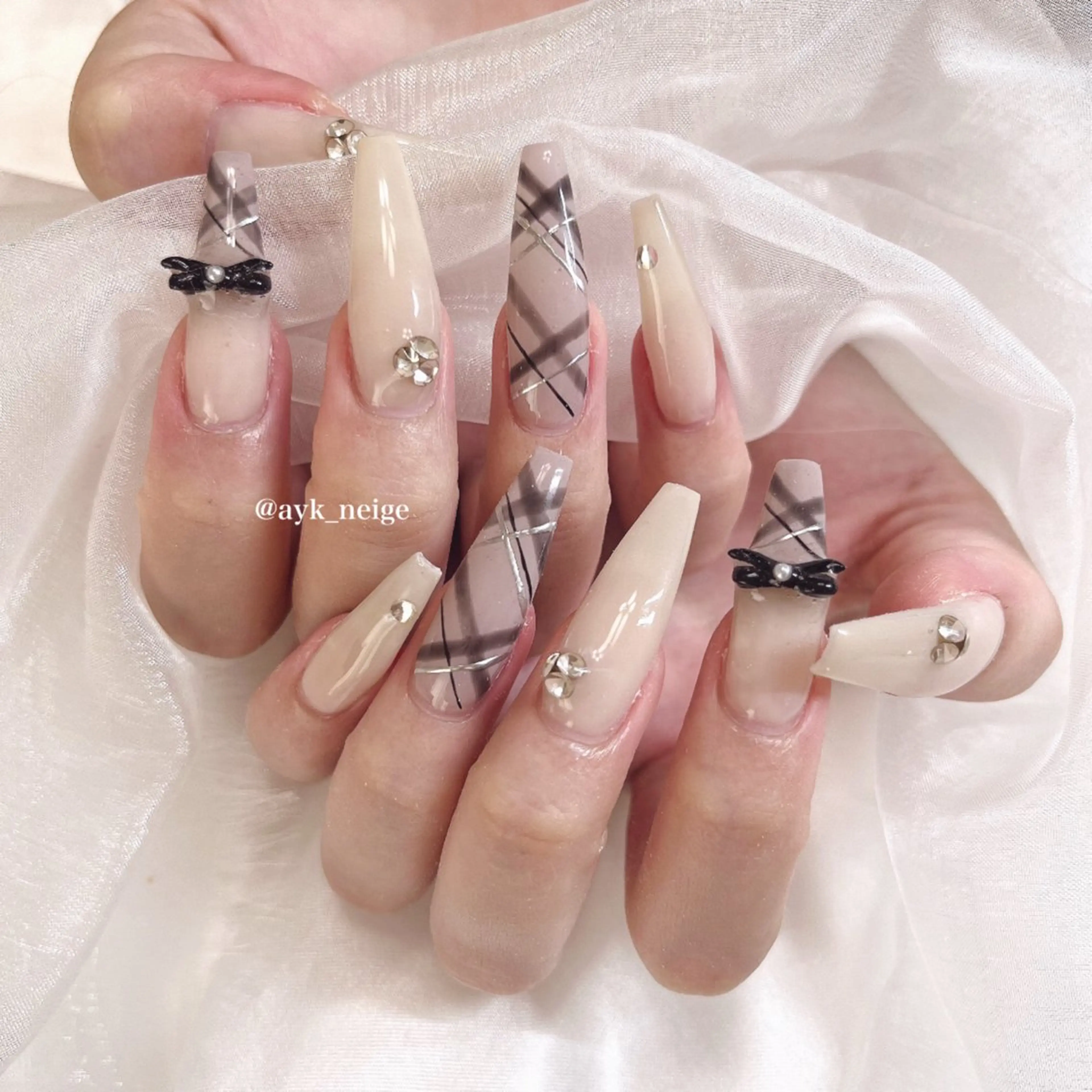 ネイル フットネイル フレンチネイル キラキラネイル 韓国ネイル マグネットネイル n'eige nail所属・大谷 綾香のネイルデザイン